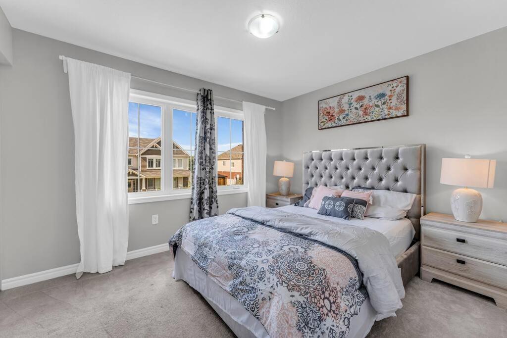 Cambridge Vacations - Luxurious  Bright 4 Bedrooms and Den Corner House - Property Image 42