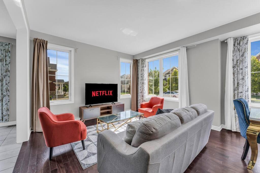 Cambridge Vacations - Luxurious  Bright 4 Bedrooms and Den Corner House - Property Image 47