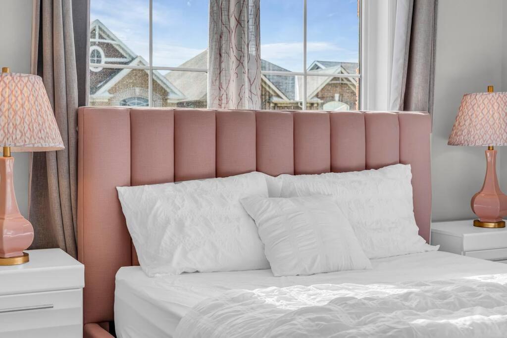 Cambridge Vacations - Luxurious  Bright 4 Bedrooms and Den Corner House - Property Image 49