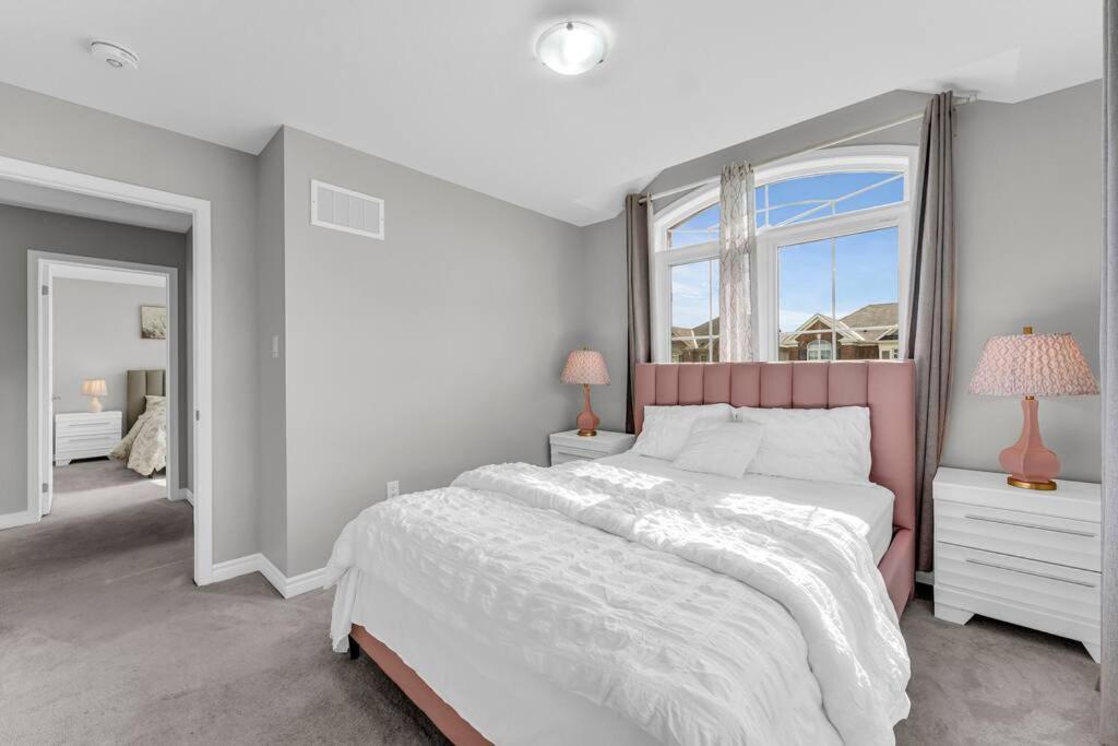 Cambridge Vacations - Luxurious  Bright 4 Bedrooms and Den Corner House - Property Image 50