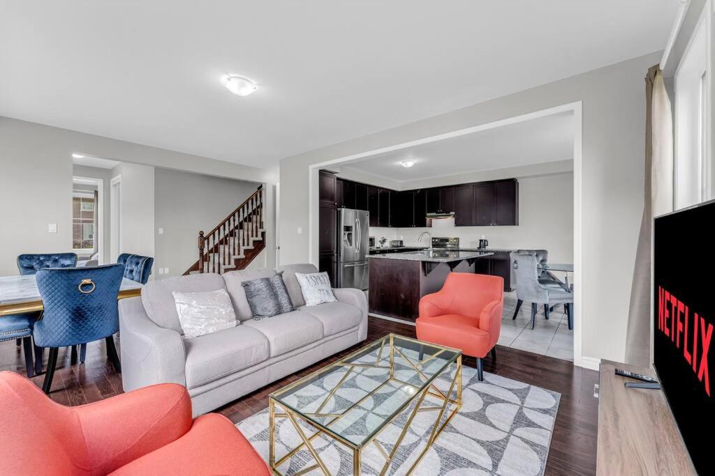 Cambridge Vacations - Luxurious  Bright 4 Bedrooms and Den Corner House - Property Image 51