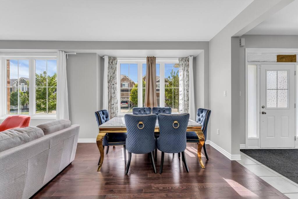 Cambridge Vacations - Luxurious  Bright 4 Bedrooms and Den Corner House - Property Image 52