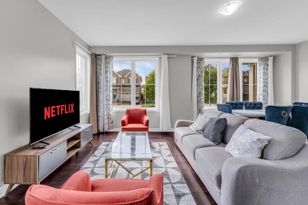 Cambridge Vacations - Luxurious  Bright 4 Bedrooms and Den Corner House - Property Image 18