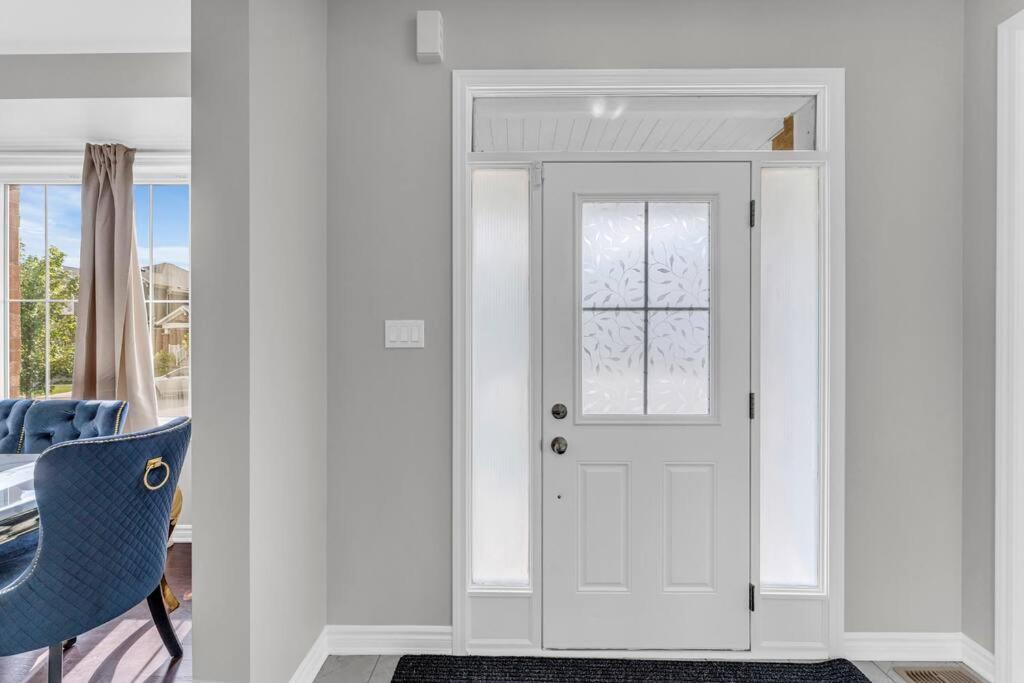 Cambridge Vacations - Luxurious  Bright 4 Bedrooms and Den Corner House - Property Image 20