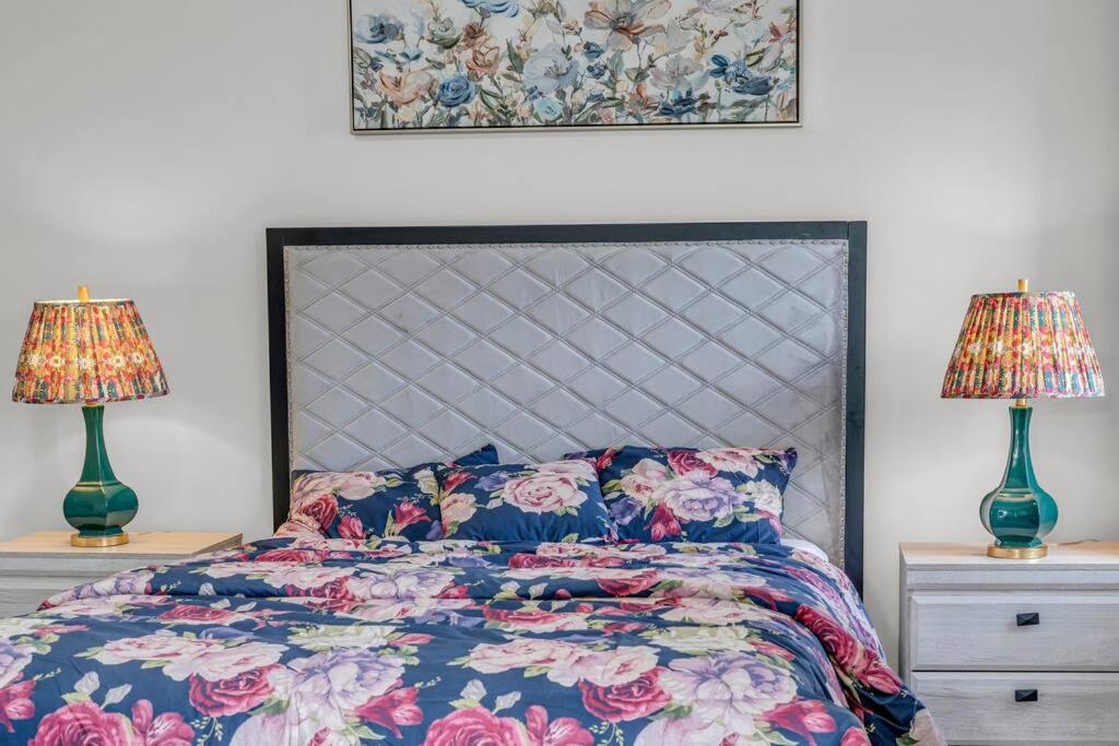 Cambridge Vacations - Luxurious  Bright 4 Bedrooms and Den Corner House - Property Image 26