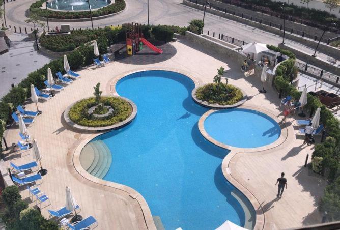 elegant apartment with balcony lake view and pool access
