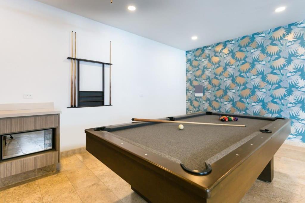 dnh accommodation, stylish condo, central location & impressive pools