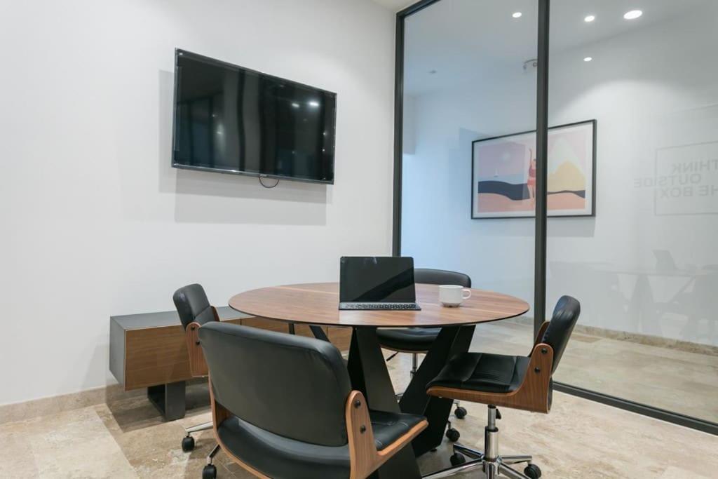 dnh accommodation, stylish condo, central location & impressive pools