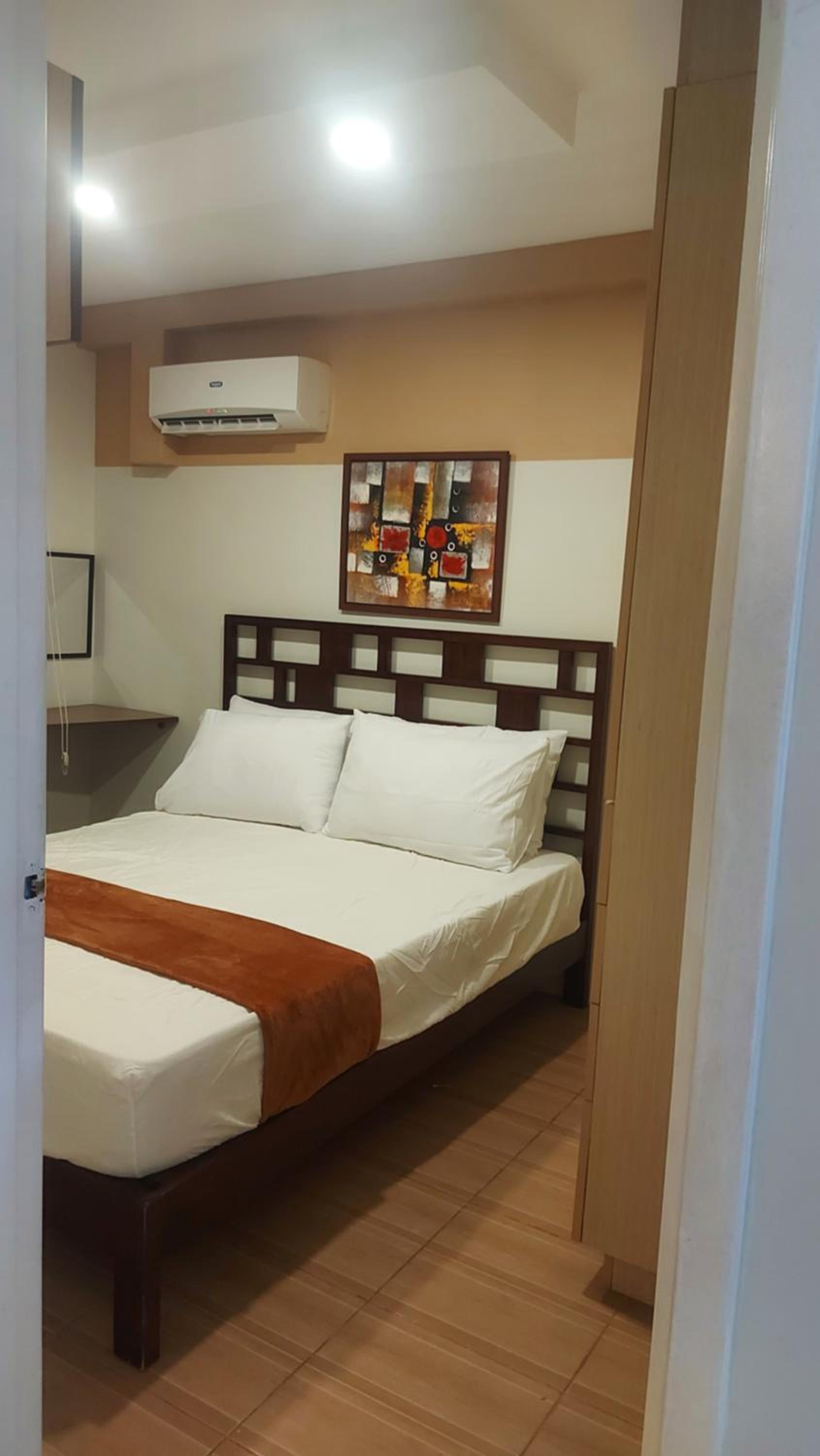 cozy 2 Bedrooms one oasis fullyfurnished back SM Mall Ecoland
