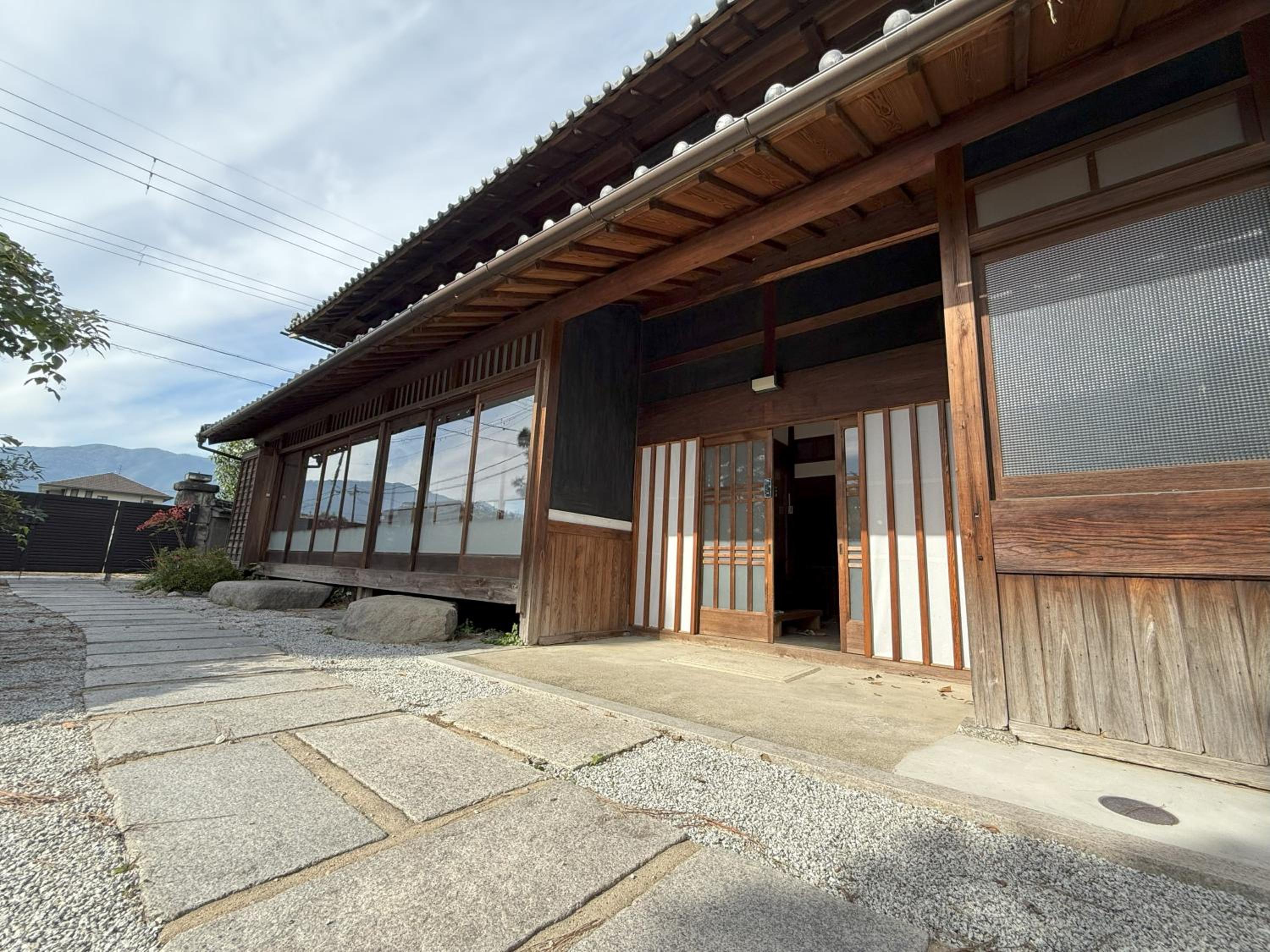 Yuraku