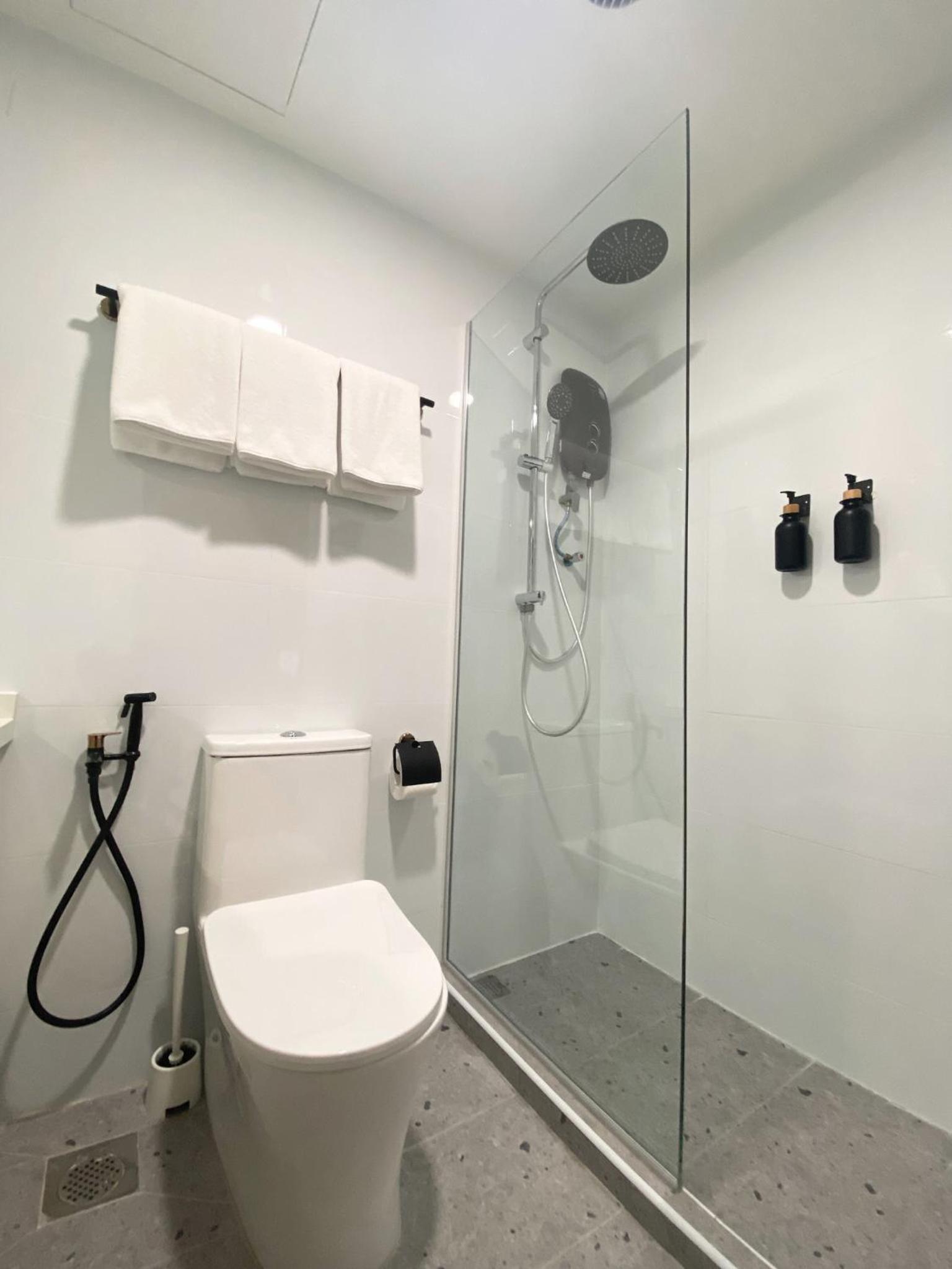 3R12Pax Fahrenheit88 C10-14 Opposite Pavilion KL Bukit Bintang Kaite Homestay