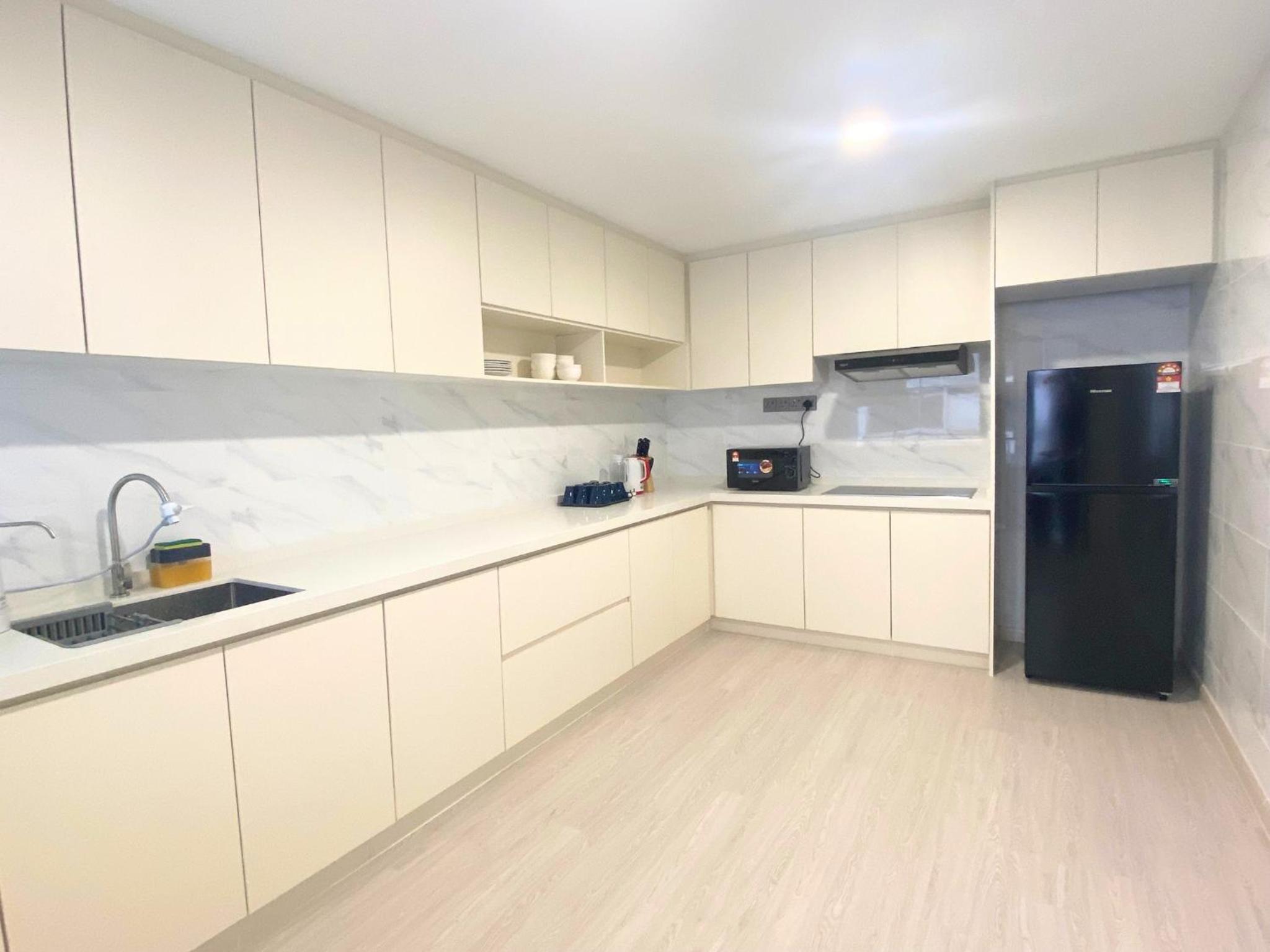 3R12Pax Fahrenheit88 C10-14 Opposite Pavilion KL Bukit Bintang Kaite Homestay