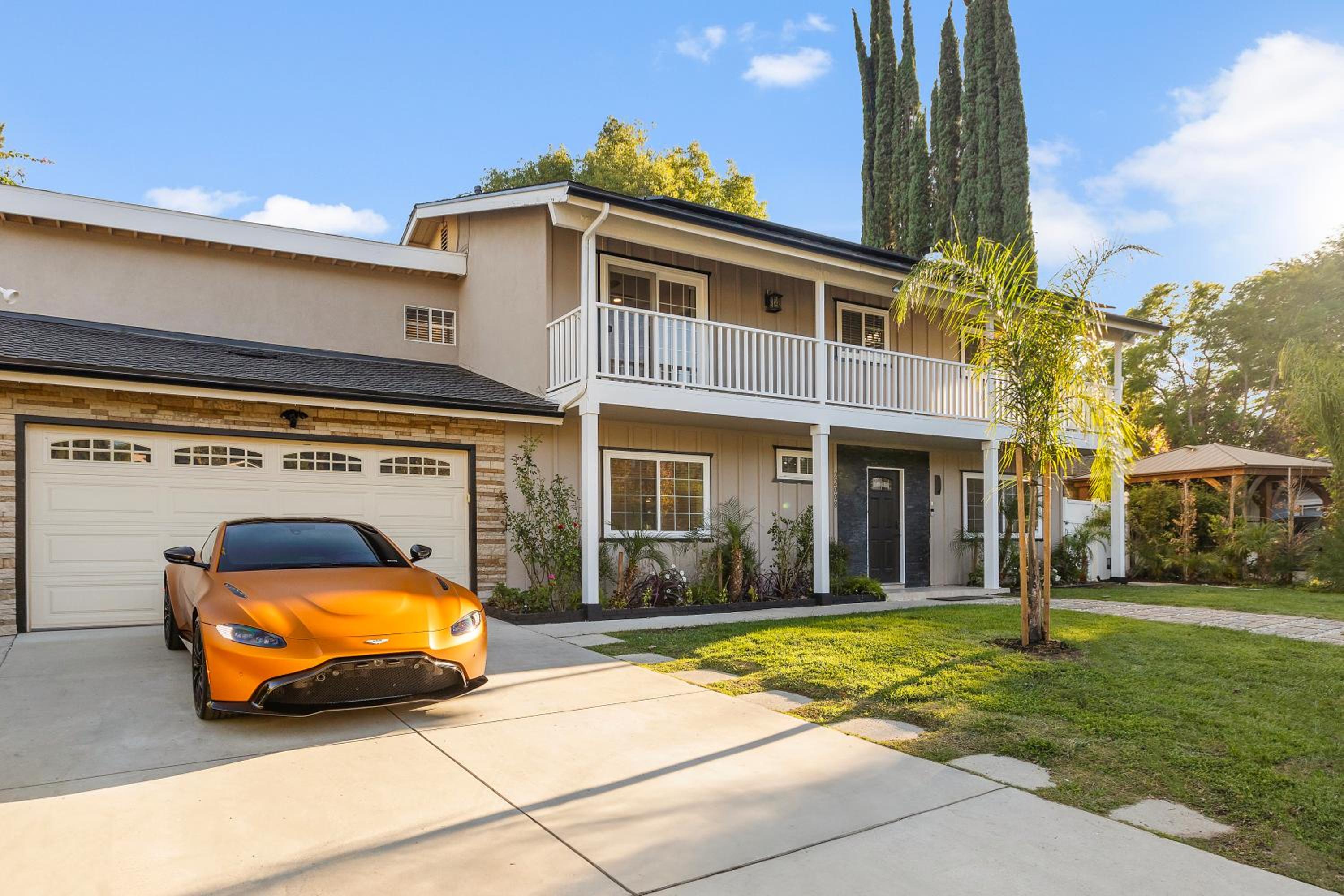 Villa Oasis: Unrivaled Views & Endless Space