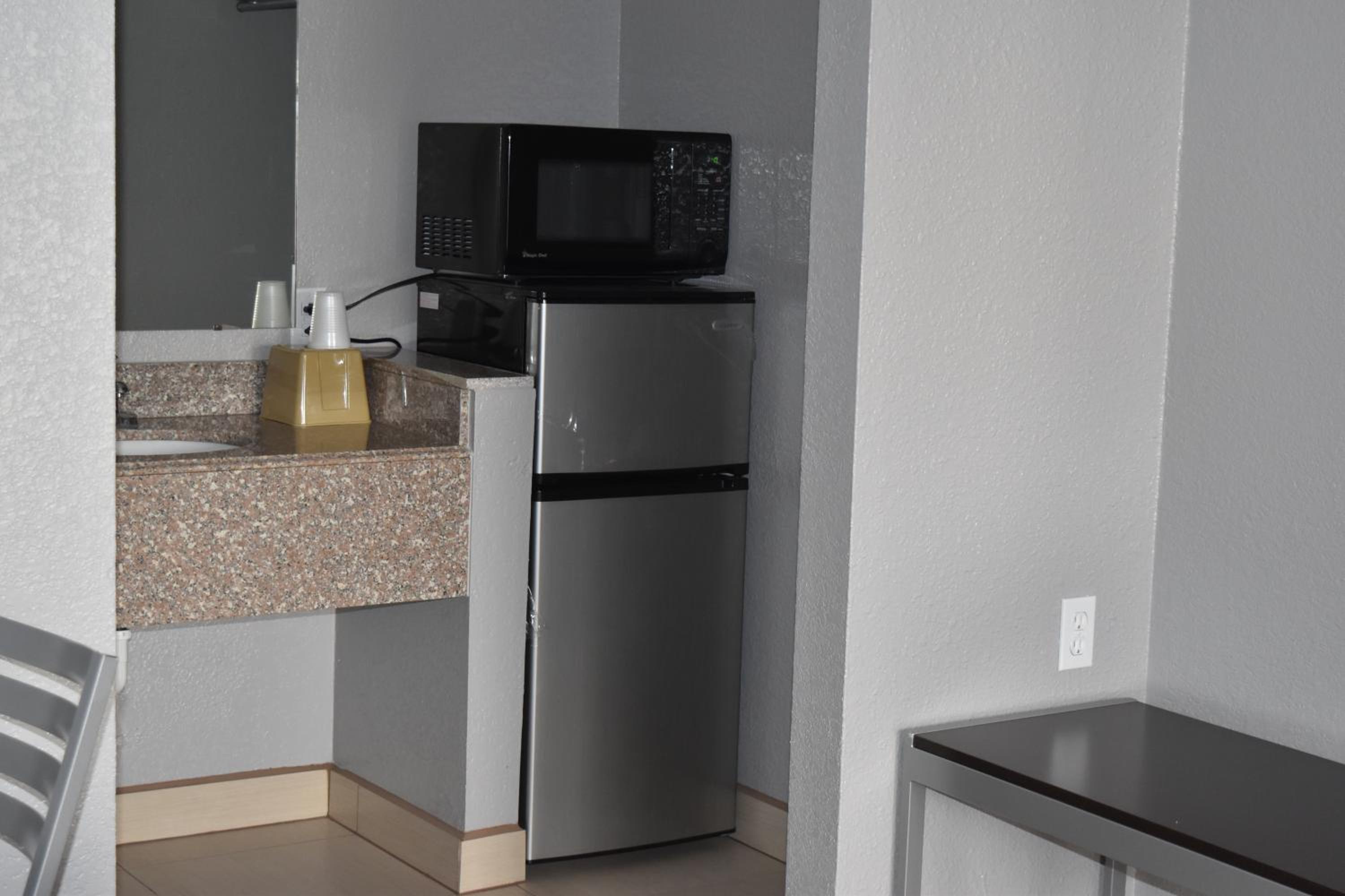 Woodfield Inn and Suites - Property Image 7