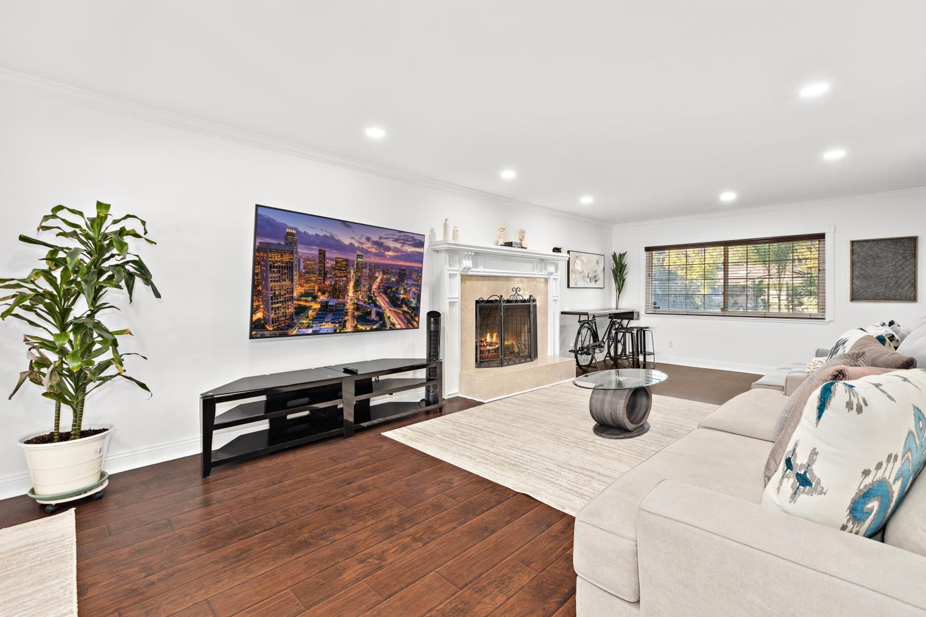 Villa Oasis: Unrivaled Views & Endless Space