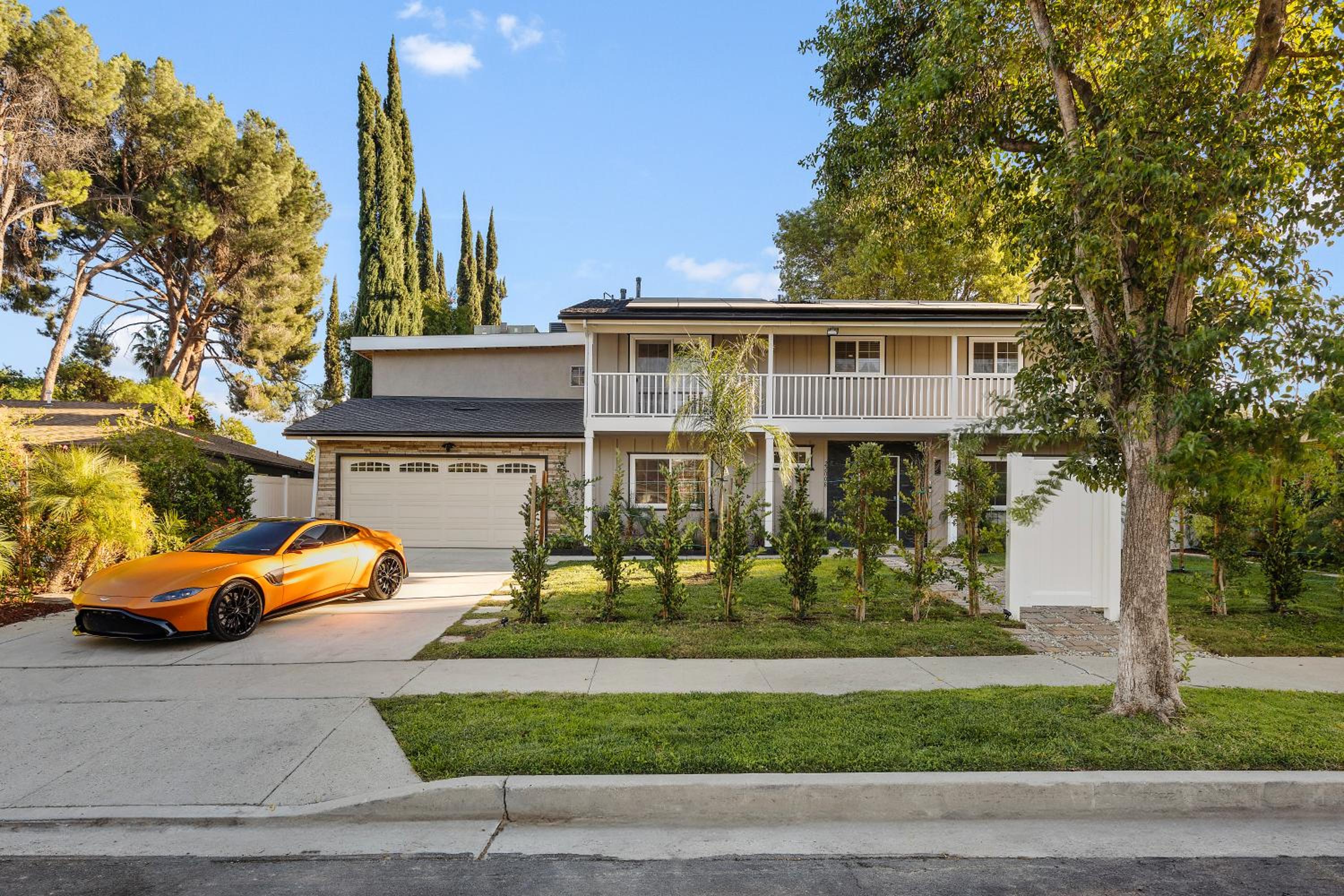 Villa Oasis: Unrivaled Views & Endless Space