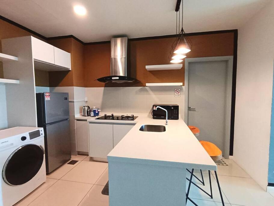 Sutera Avenue Kota Kinabalu City Center 7 pax photo 7