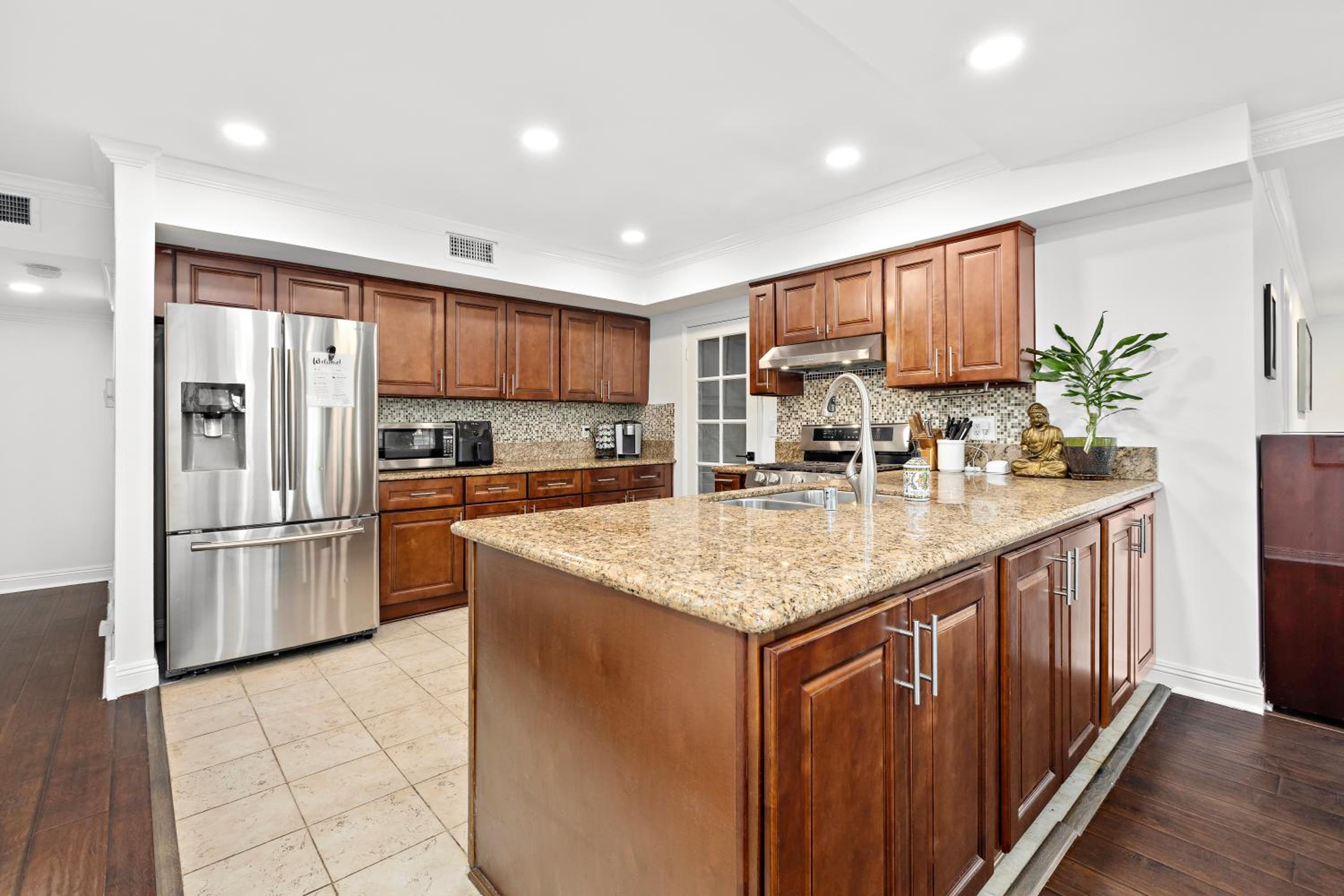 Villa Oasis: Unrivaled Views & Endless Space