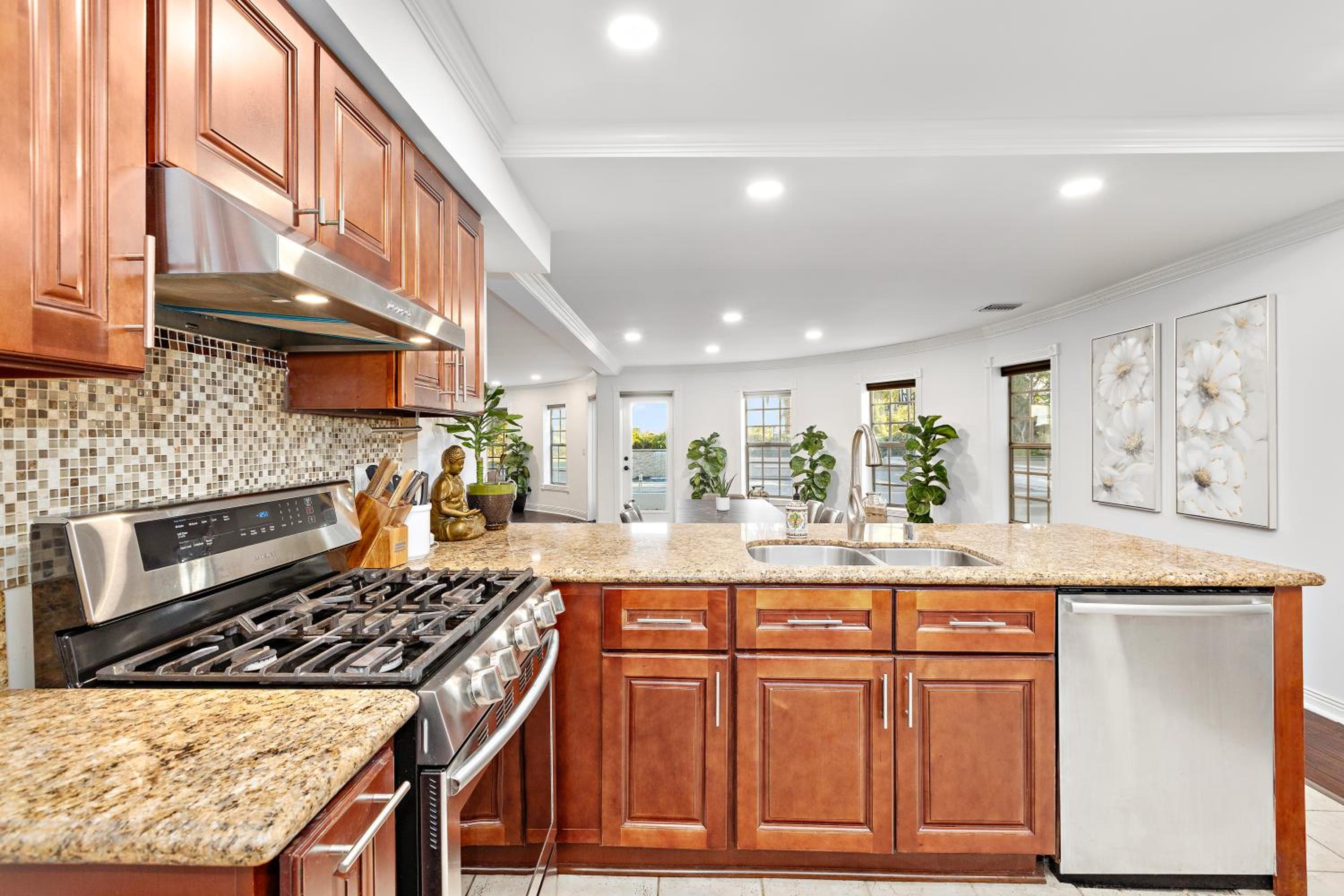 Villa Oasis: Unrivaled Views & Endless Space
