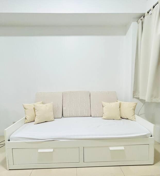 Budget Twin-1Bedroom at Ace Suites view 5