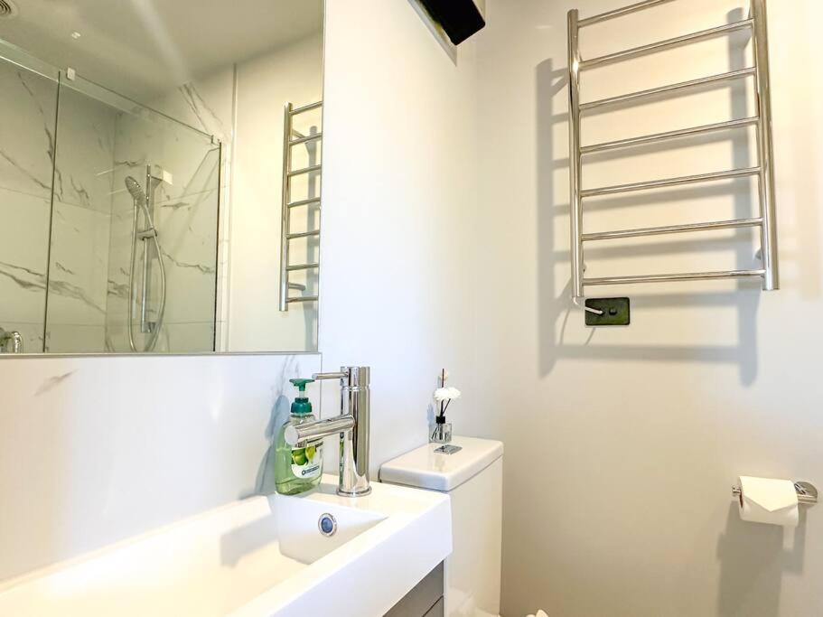 Brand New 3BR home opposite to UC view 4