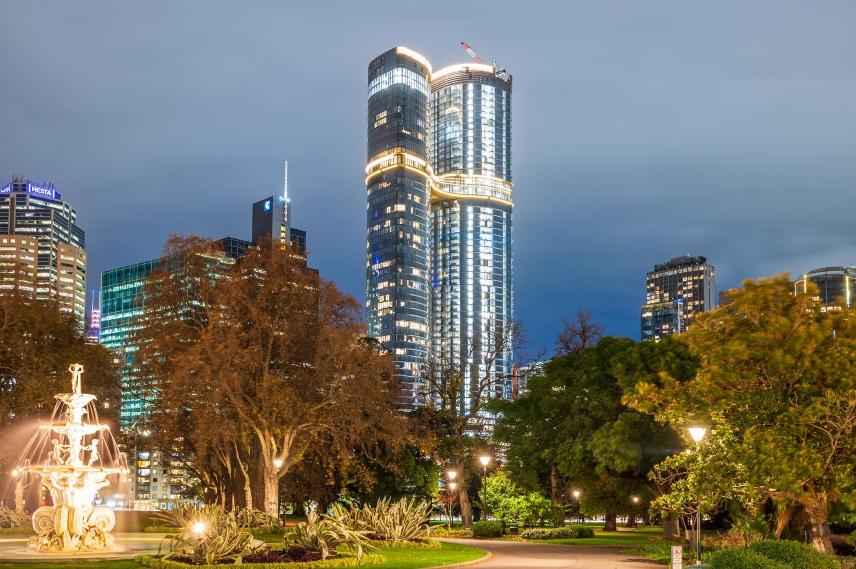 Stupendous CBD & Garden views - 2Bdr 2 Bth with free parking