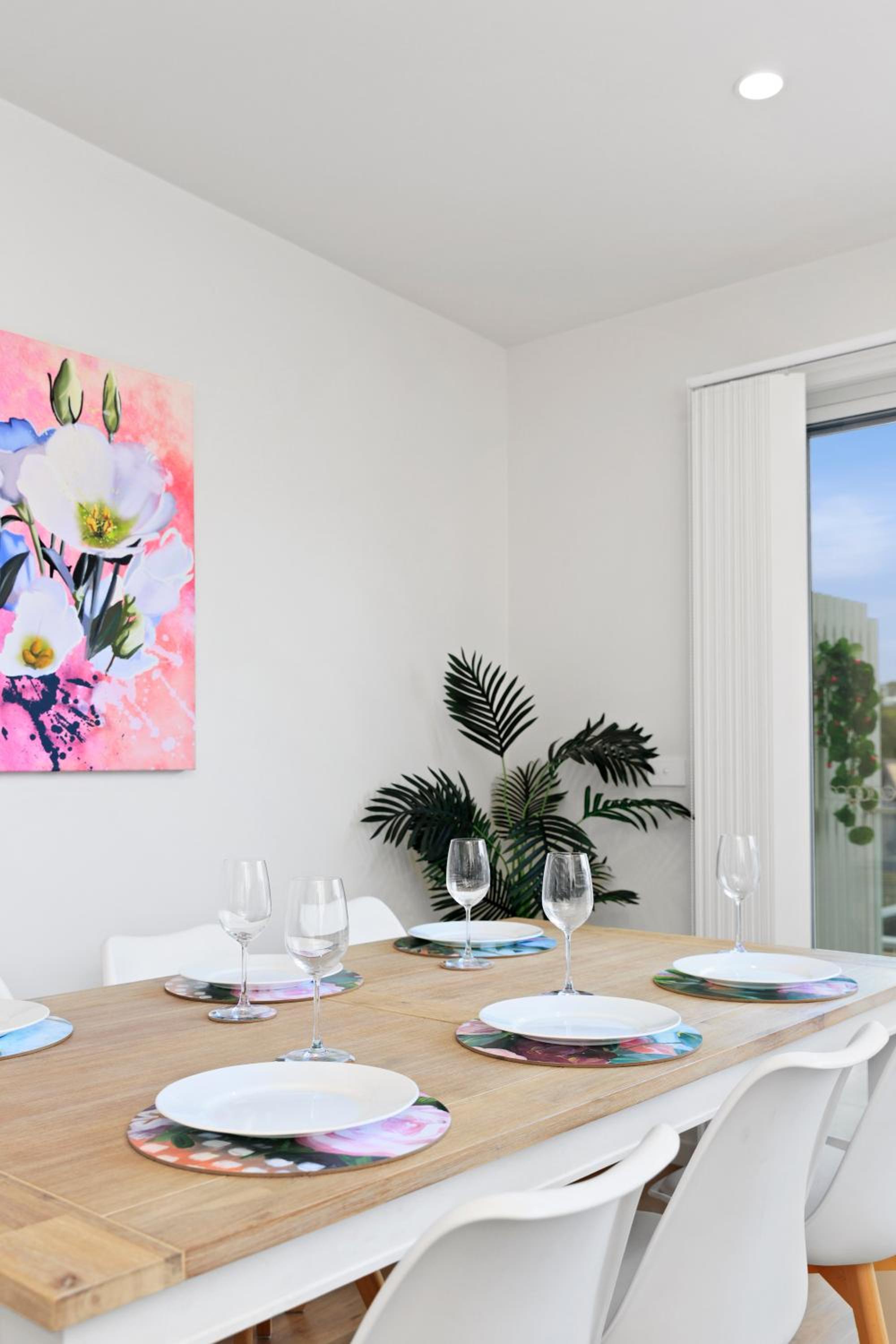 Kismet 3 bedroom luxury townhouse secure back yard walk to the beach and shops Family friendly Double garage parking WIFI