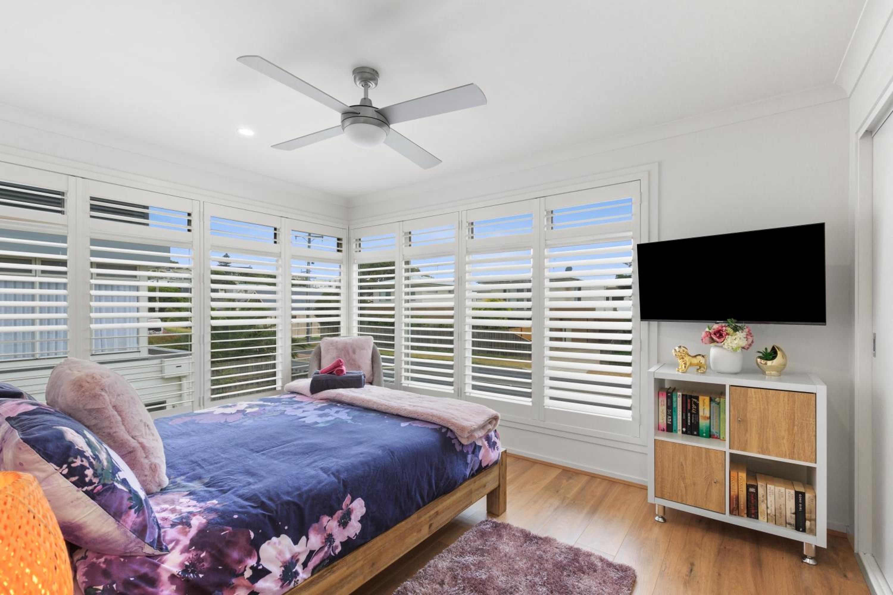 Kismet 3 bedroom luxury townhouse secure back yard walk to the beach and shops Family friendly Double garage parking WIFI