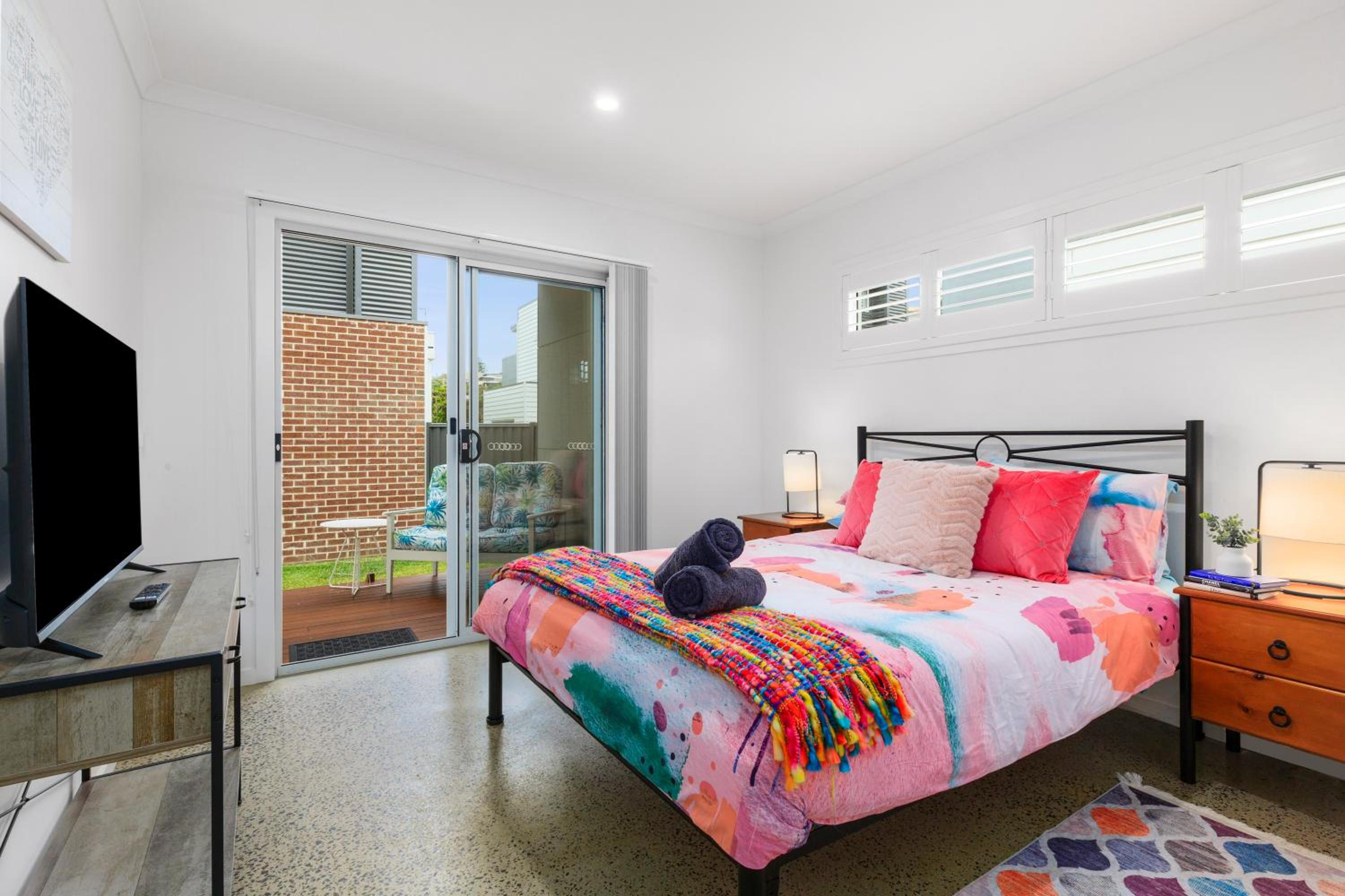 Kismet 3 bedroom luxury townhouse secure back yard walk to the beach and shops Family friendly Double garage parking WIFI