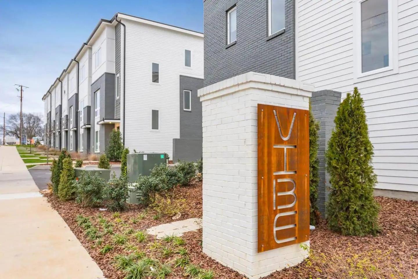 NEW East Nashville Retreat 12 mins to Broadway view 2