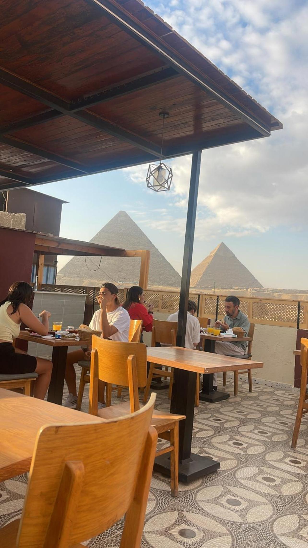 Cheristo pyramids view inn