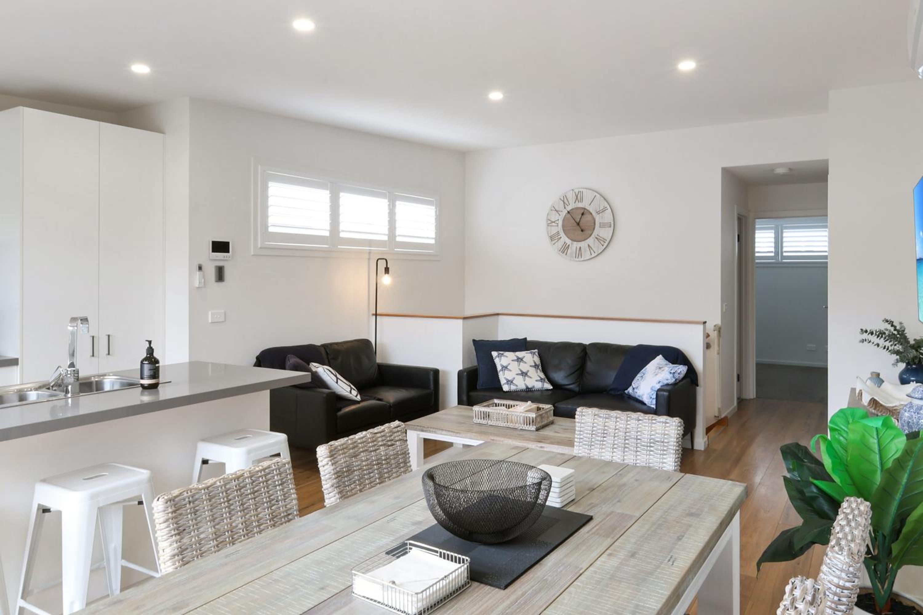 Kismet 3 bedroom luxury townhouse secure back yard walk to the beach and shops Family friendly Double garage parking WIFI