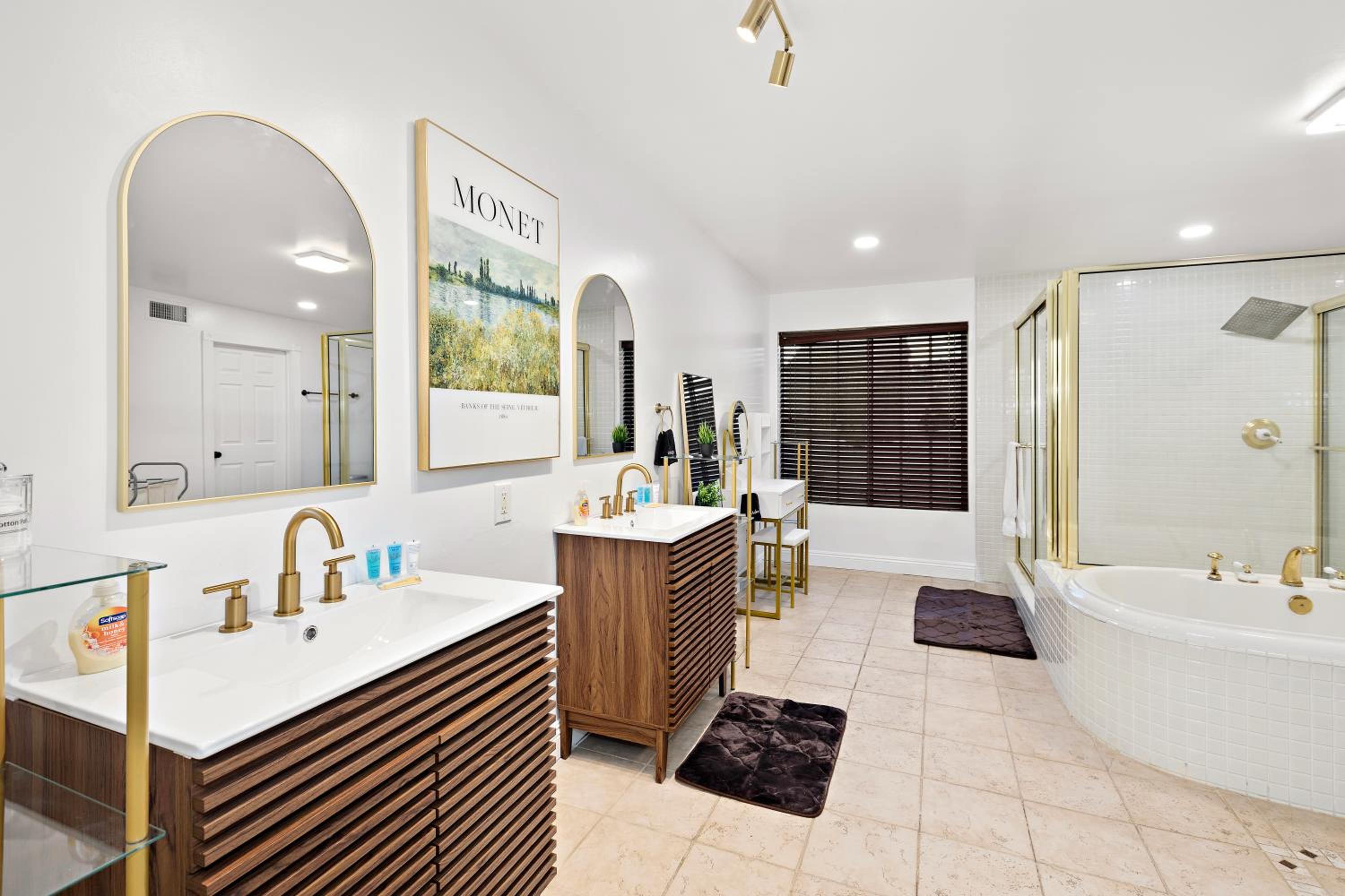 Villa Oasis: Unrivaled Views & Endless Space