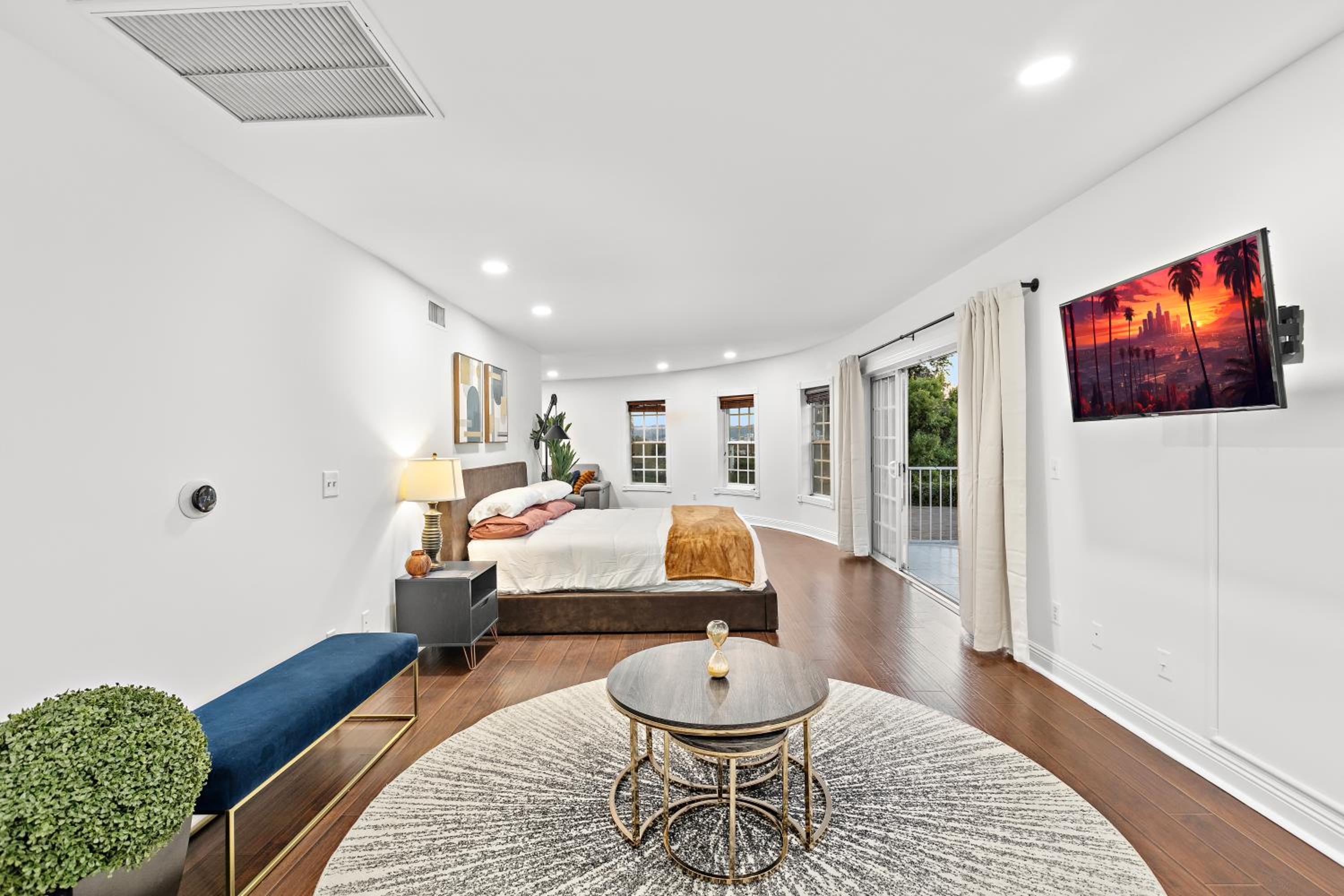 Villa Oasis: Unrivaled Views & Endless Space