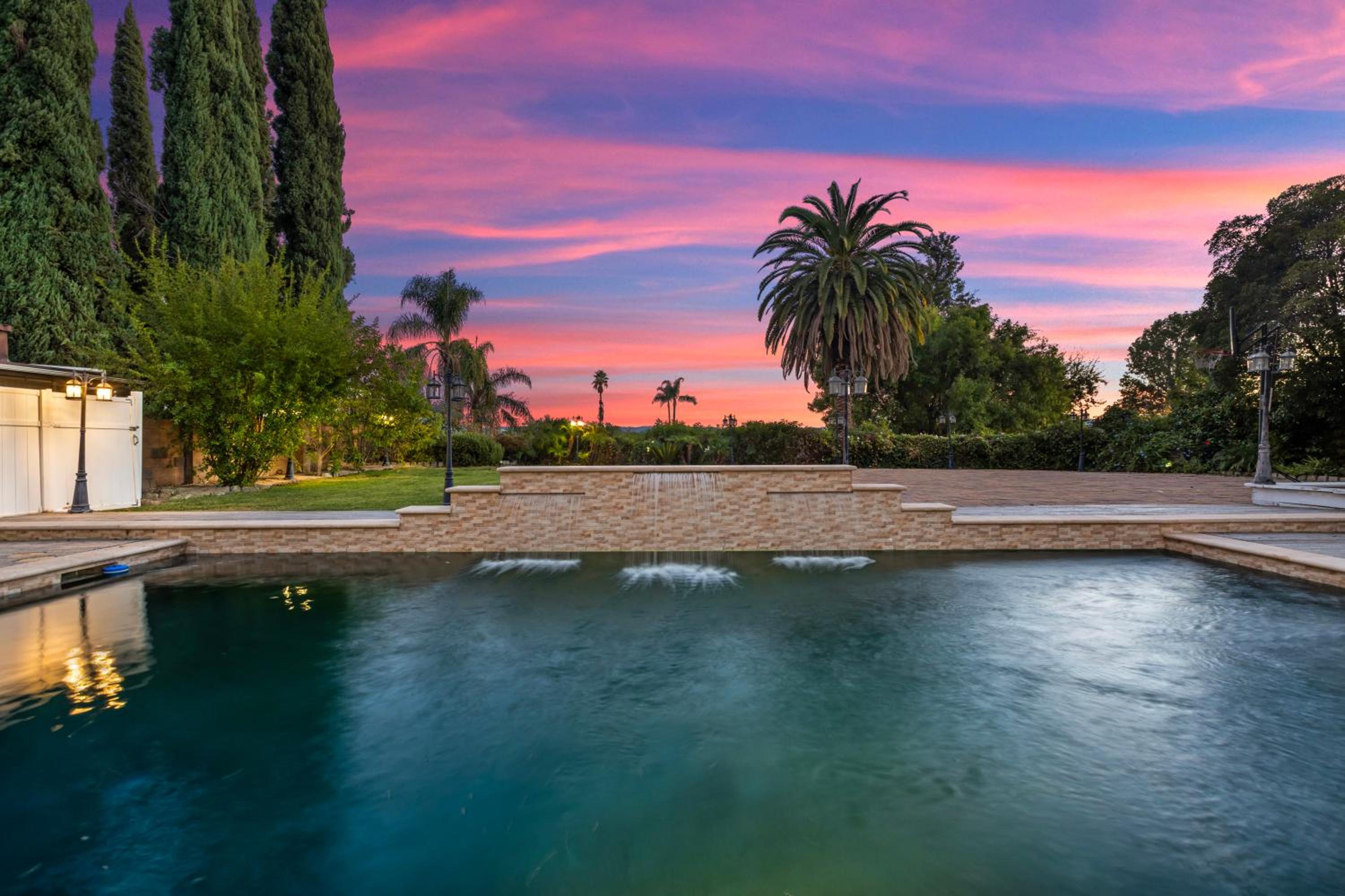 Villa Oasis: Unrivaled Views & Endless Space