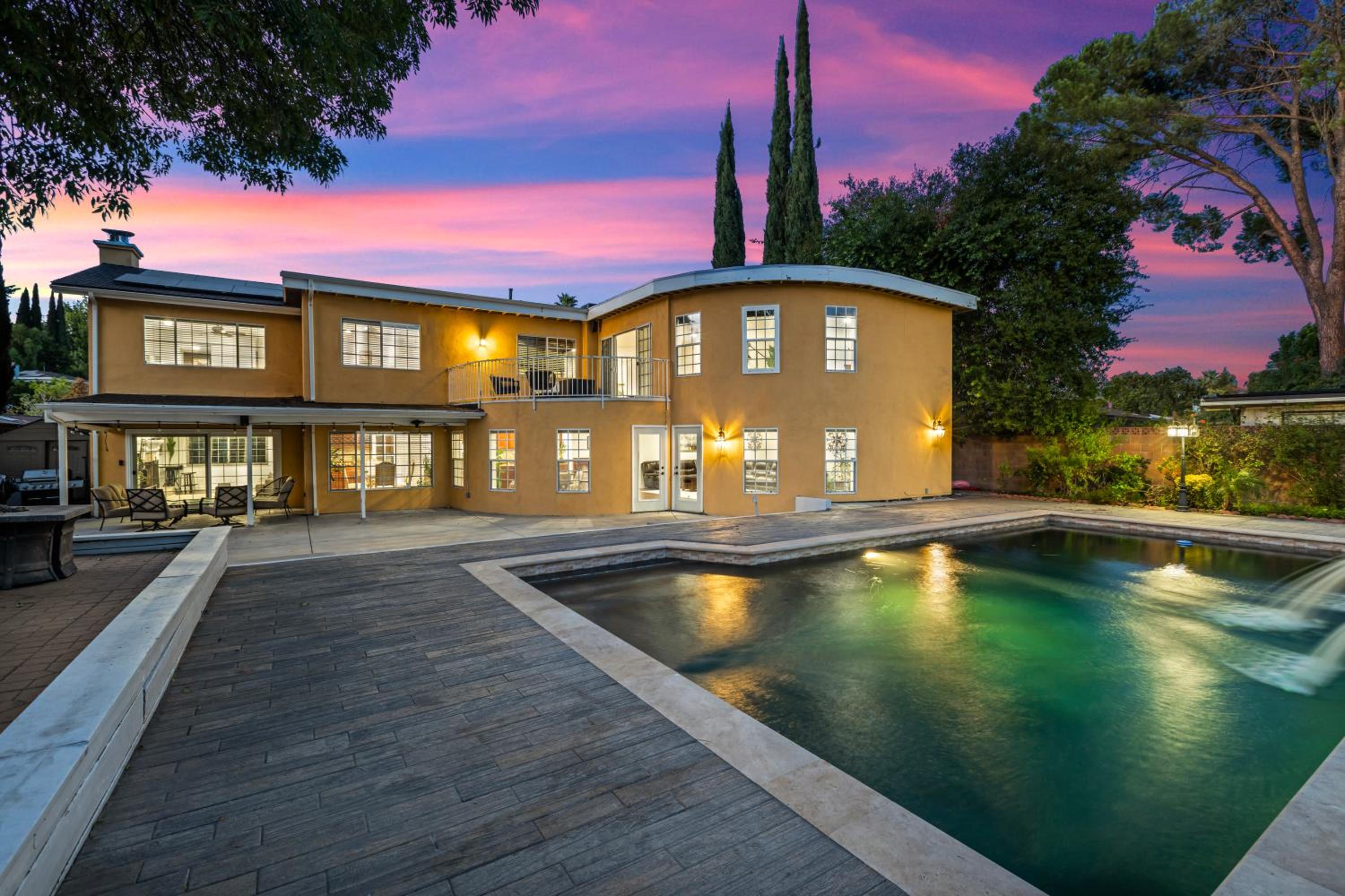 Villa Oasis: Unrivaled Views & Endless Space