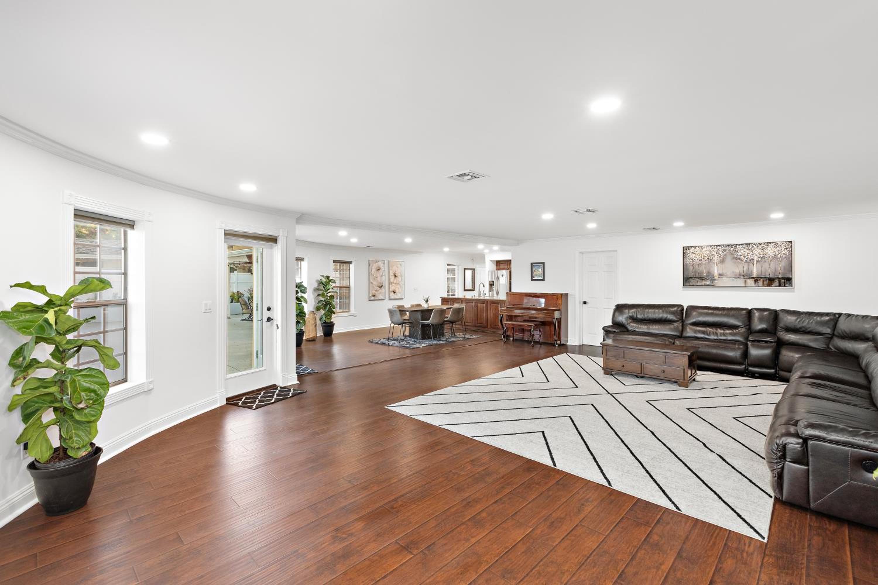 Villa Oasis: Unrivaled Views & Endless Space