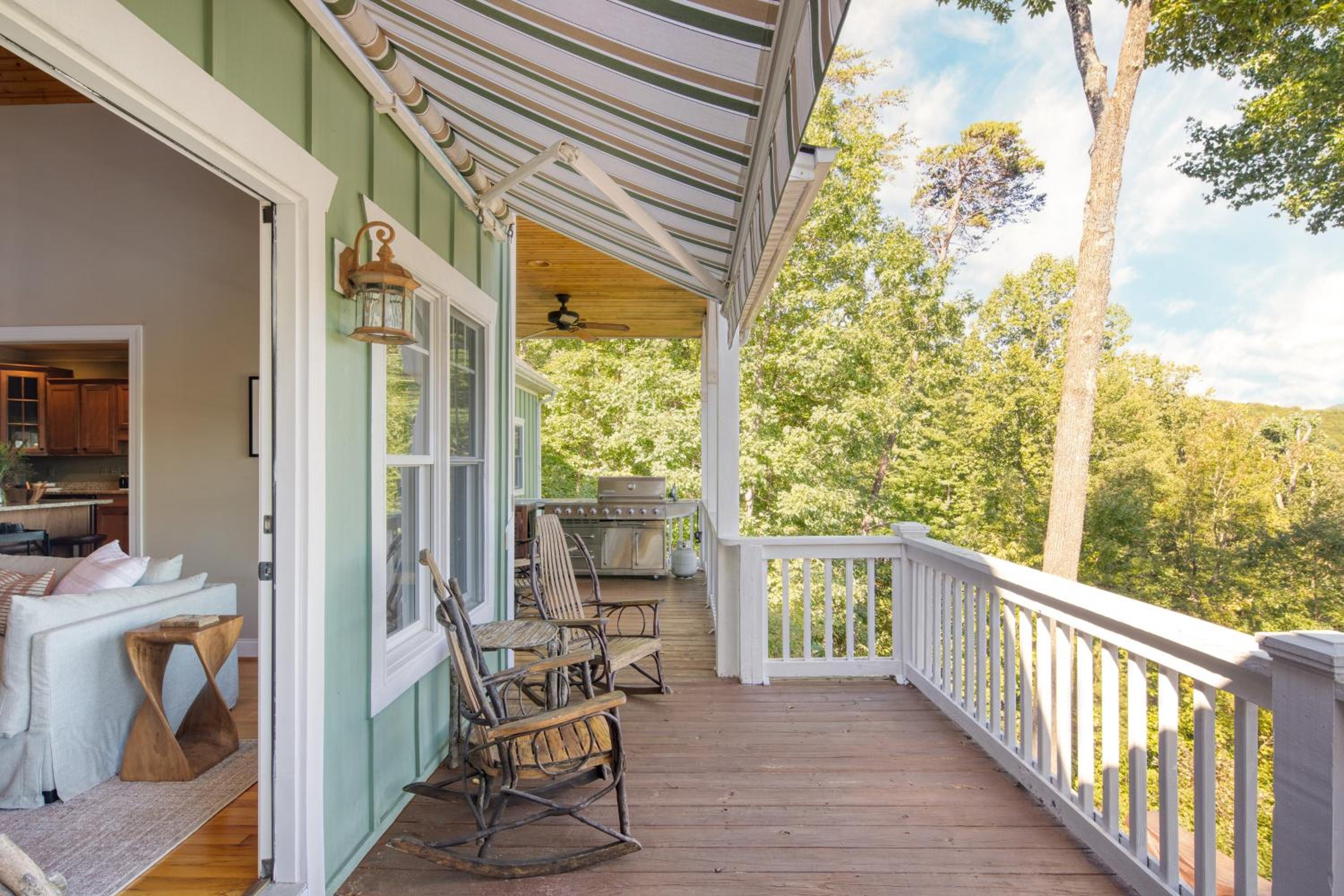 Juliet by AvantStay Mountain Views Near AshevilleBlack Mountain