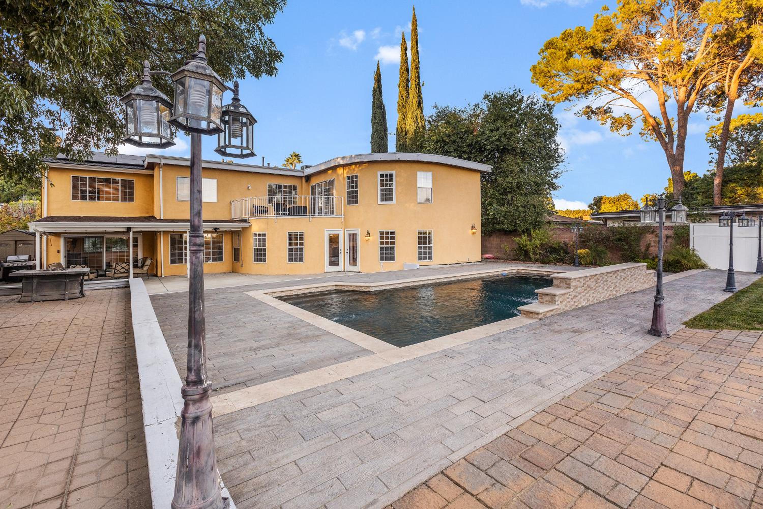 Villa Oasis: Unrivaled Views & Endless Space