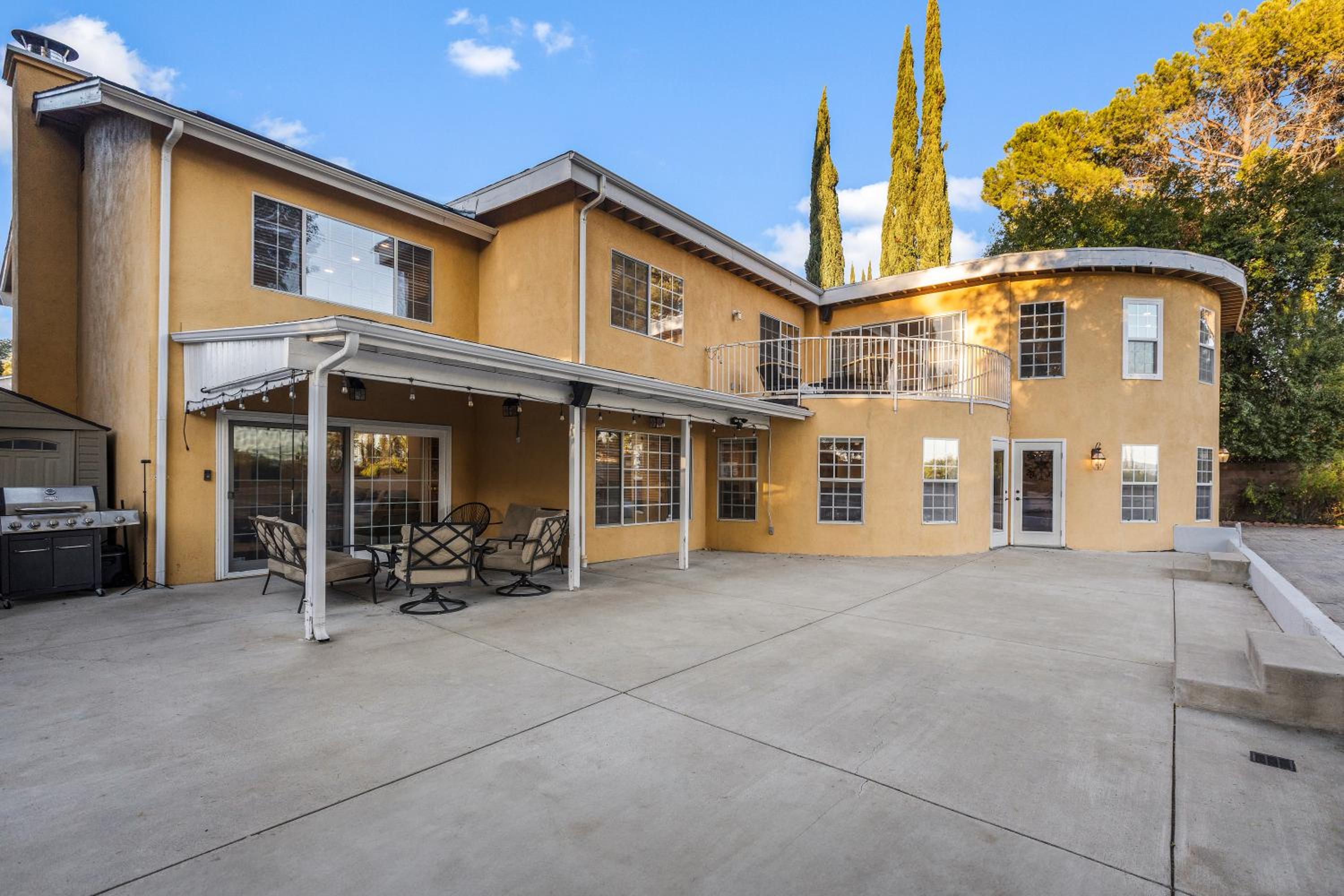 Villa Oasis: Unrivaled Views & Endless Space