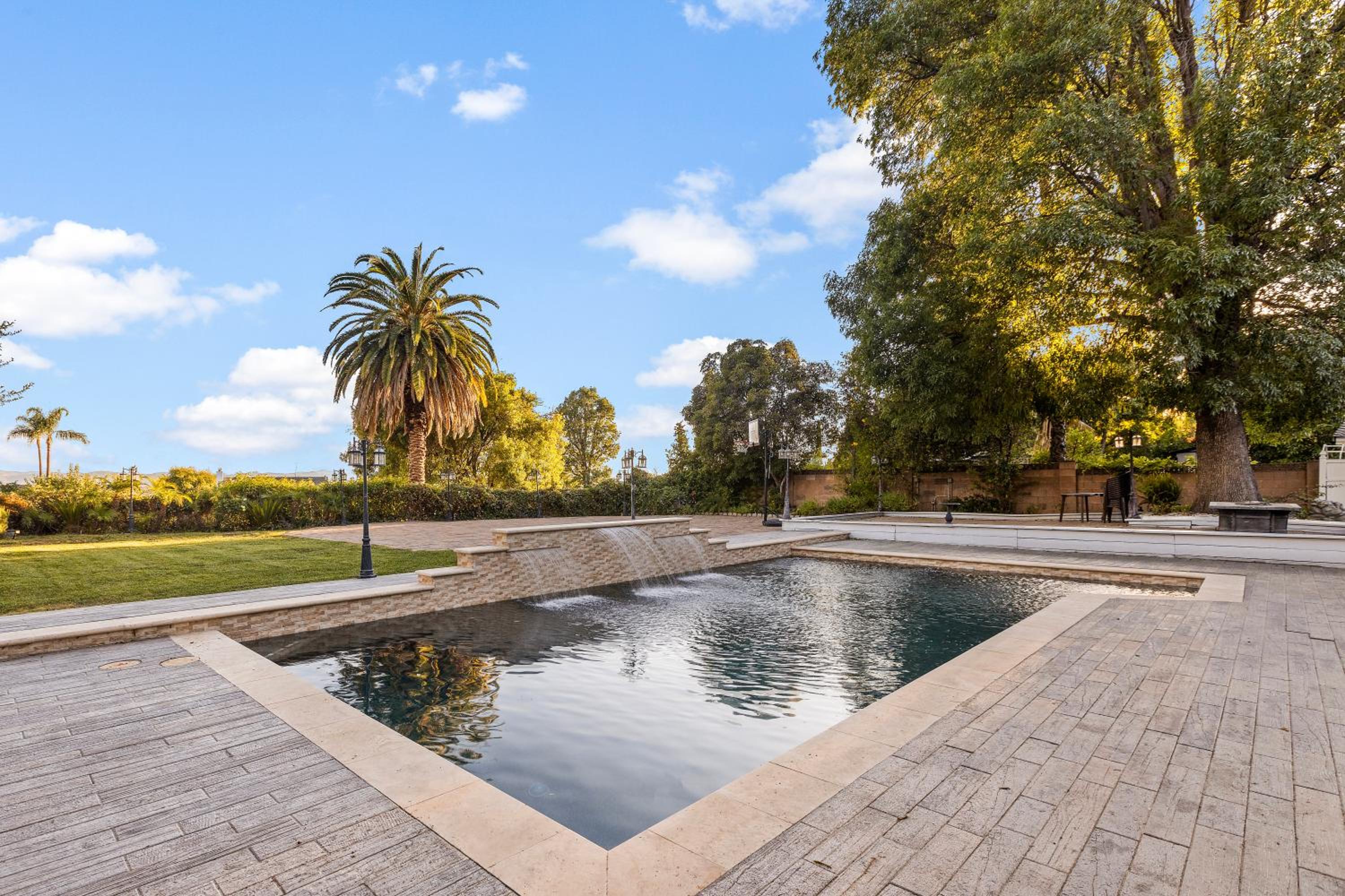 Villa Oasis: Unrivaled Views & Endless Space