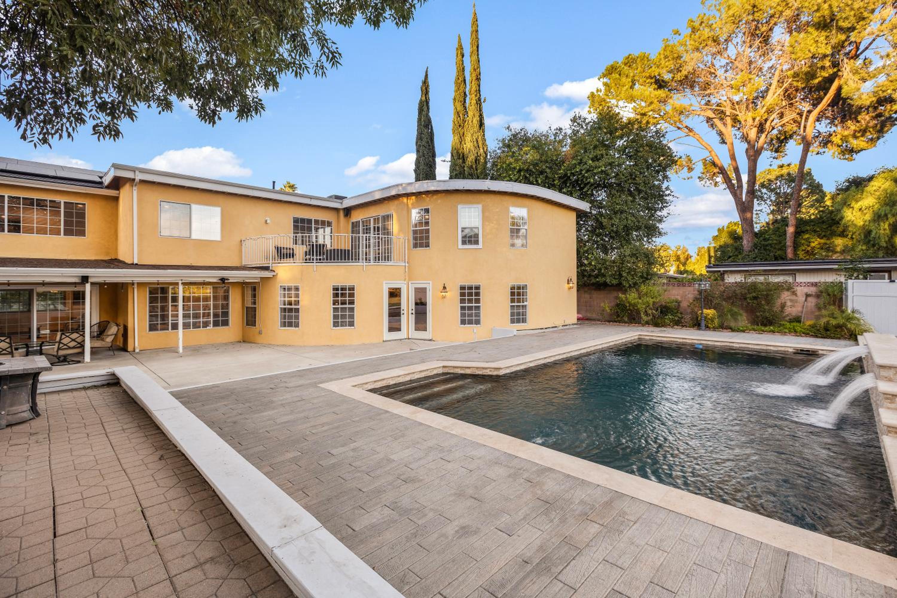 Villa Oasis: Unrivaled Views & Endless Space
