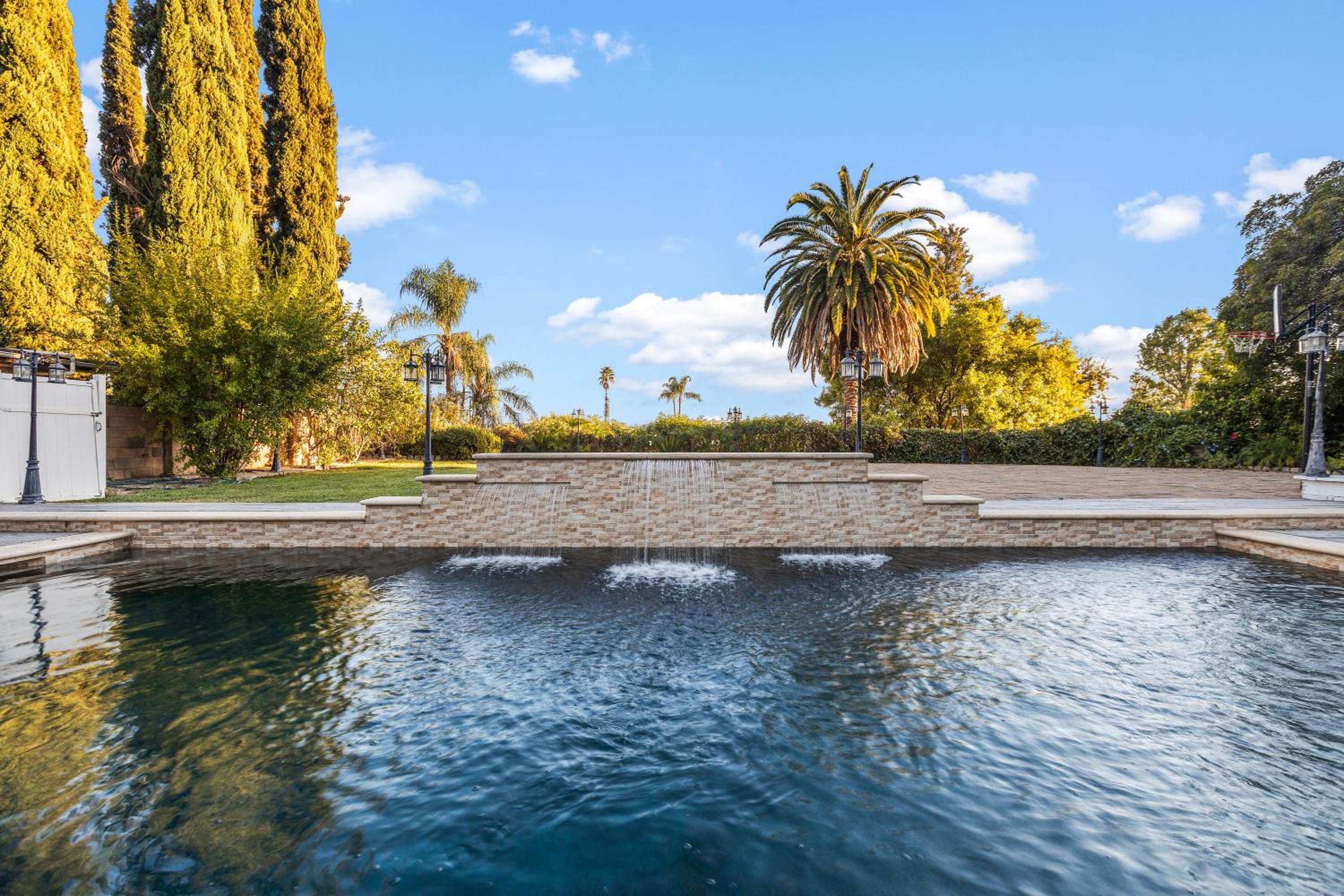 Villa Oasis: Unrivaled Views & Endless Space