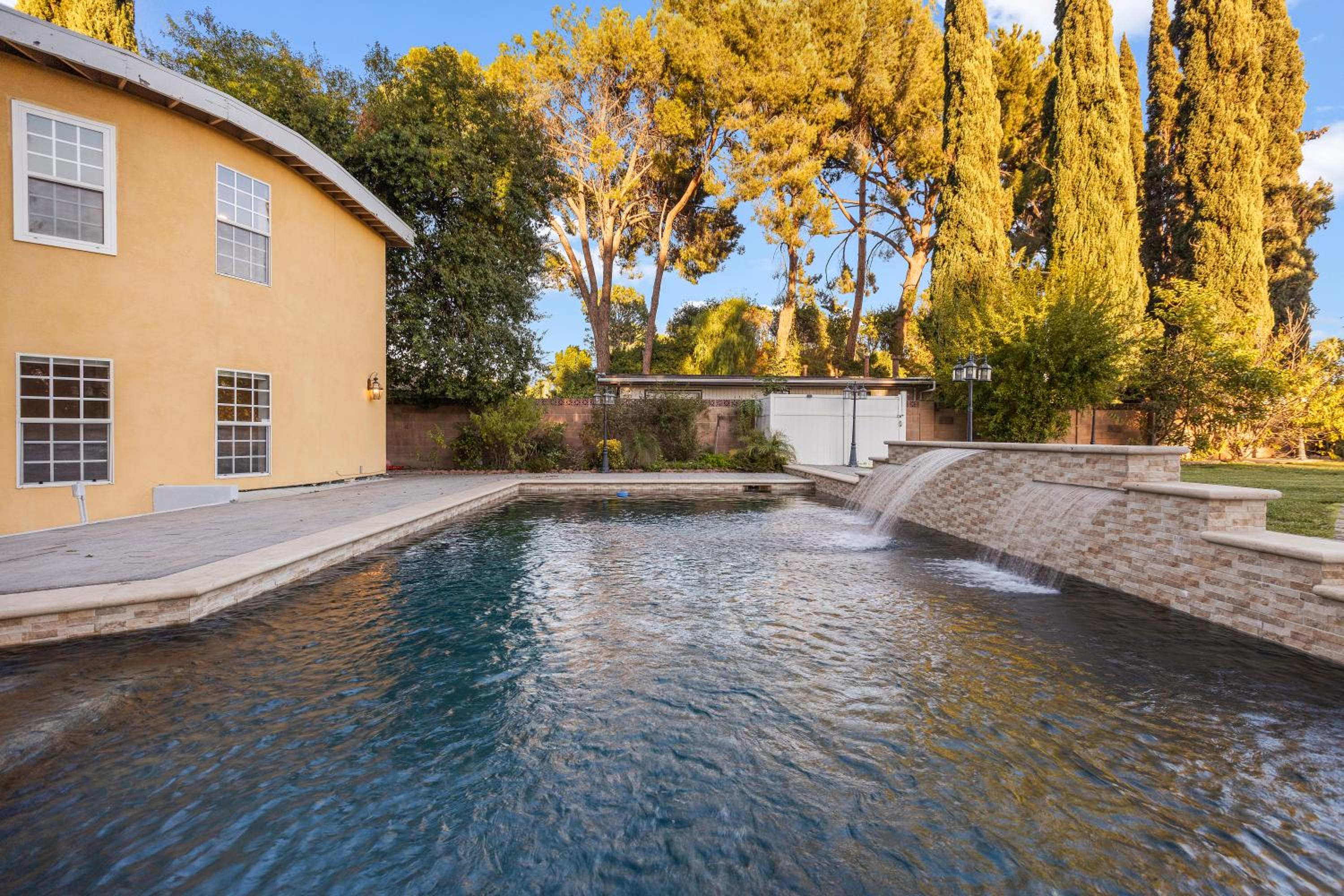 Villa Oasis: Unrivaled Views & Endless Space