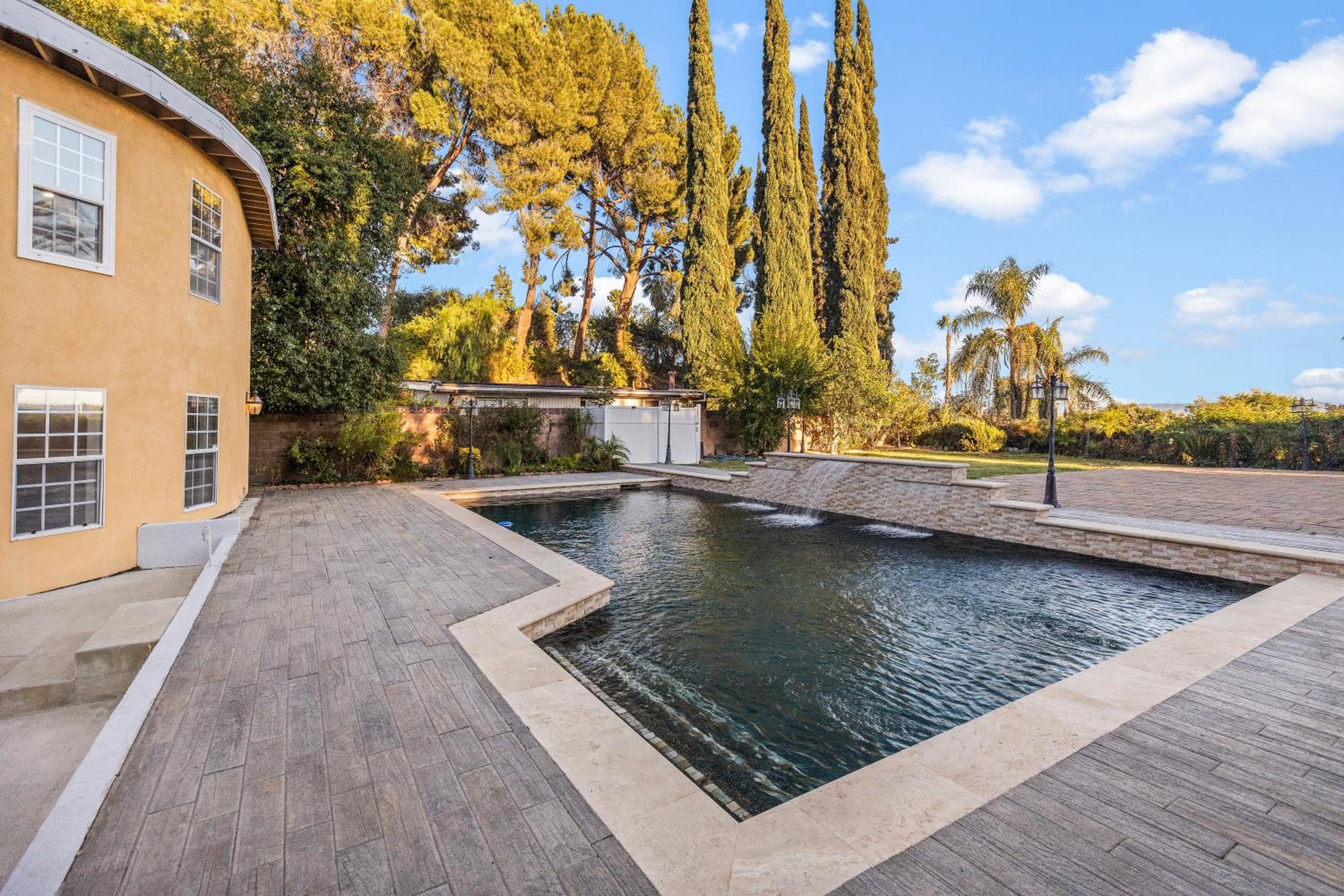 Villa Oasis: Unrivaled Views & Endless Space