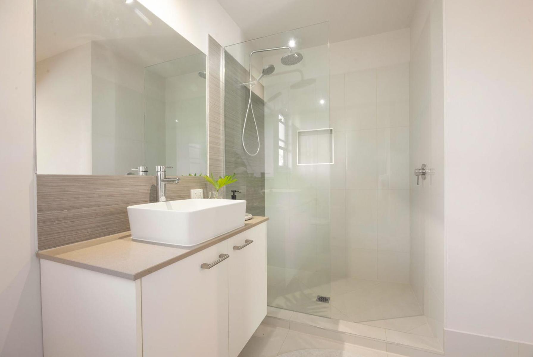 Chic Coastal Home - 31 Orealla