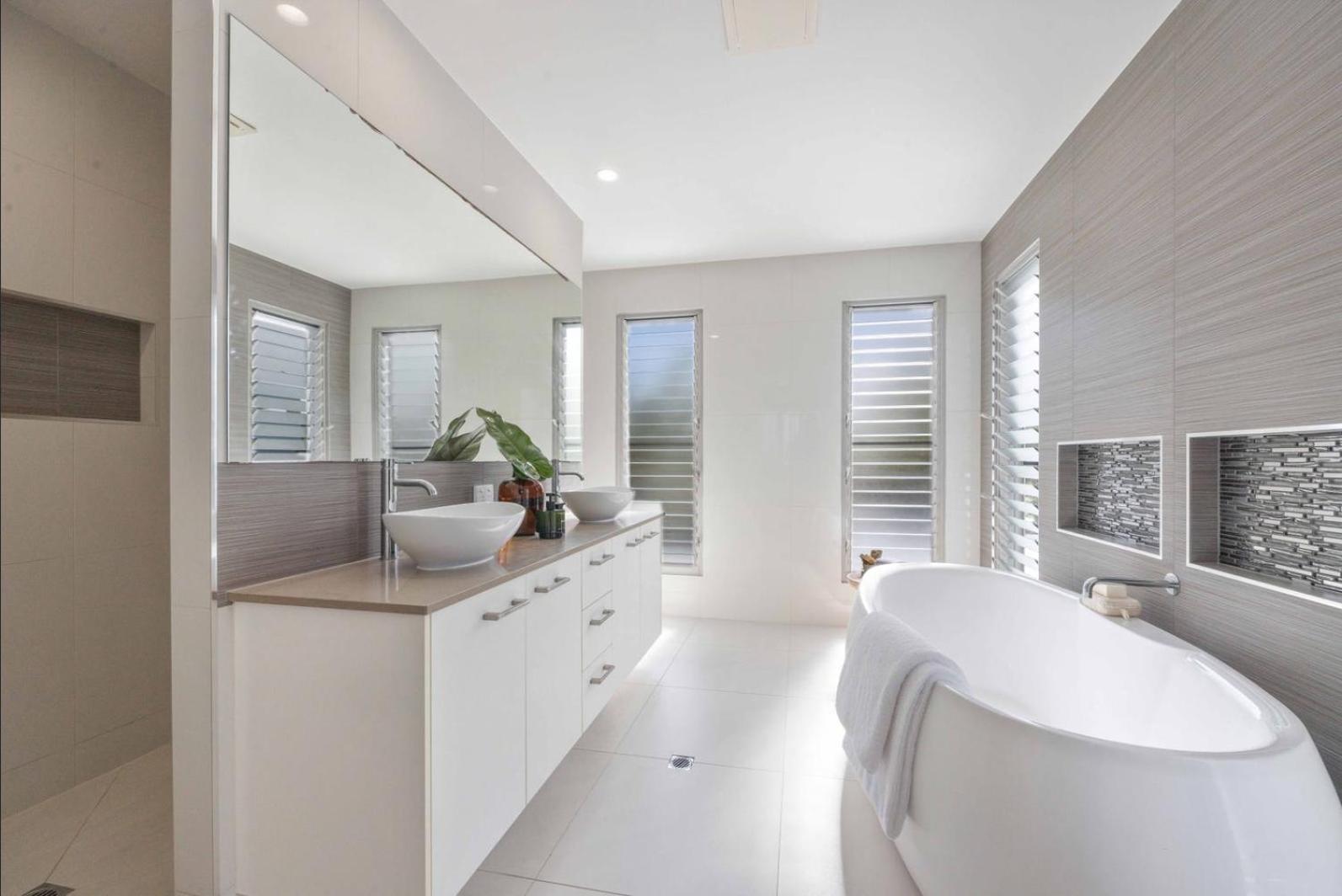 Chic Coastal Home - 31 Orealla