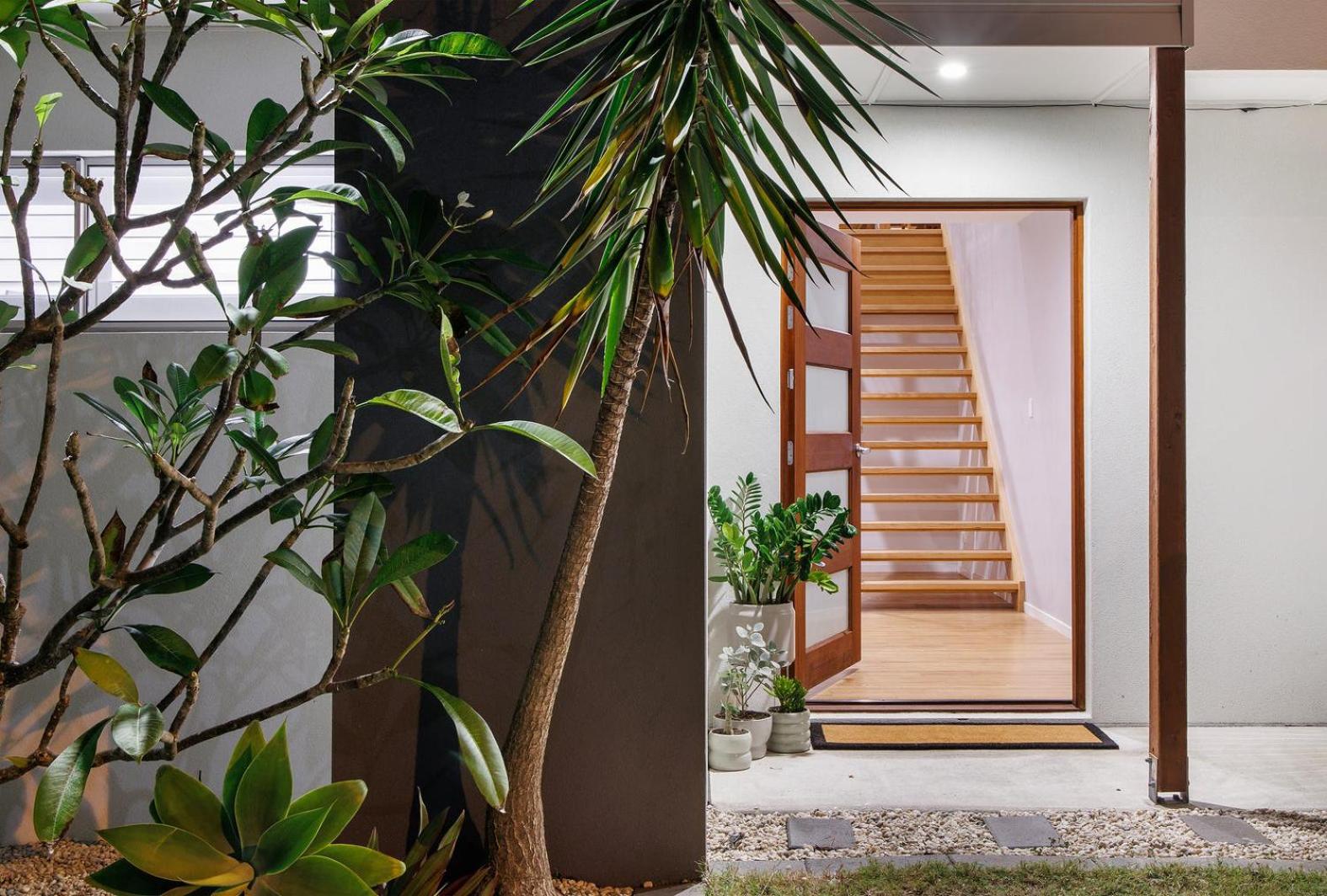 Chic Coastal Home - 31 Orealla