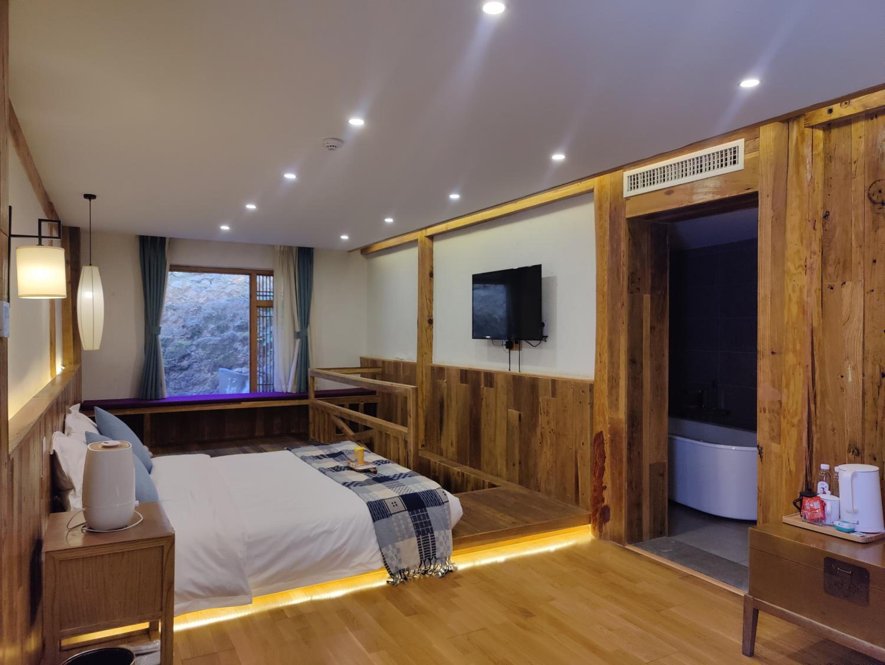 Lijiang Tinghuatang Banshan Hotel