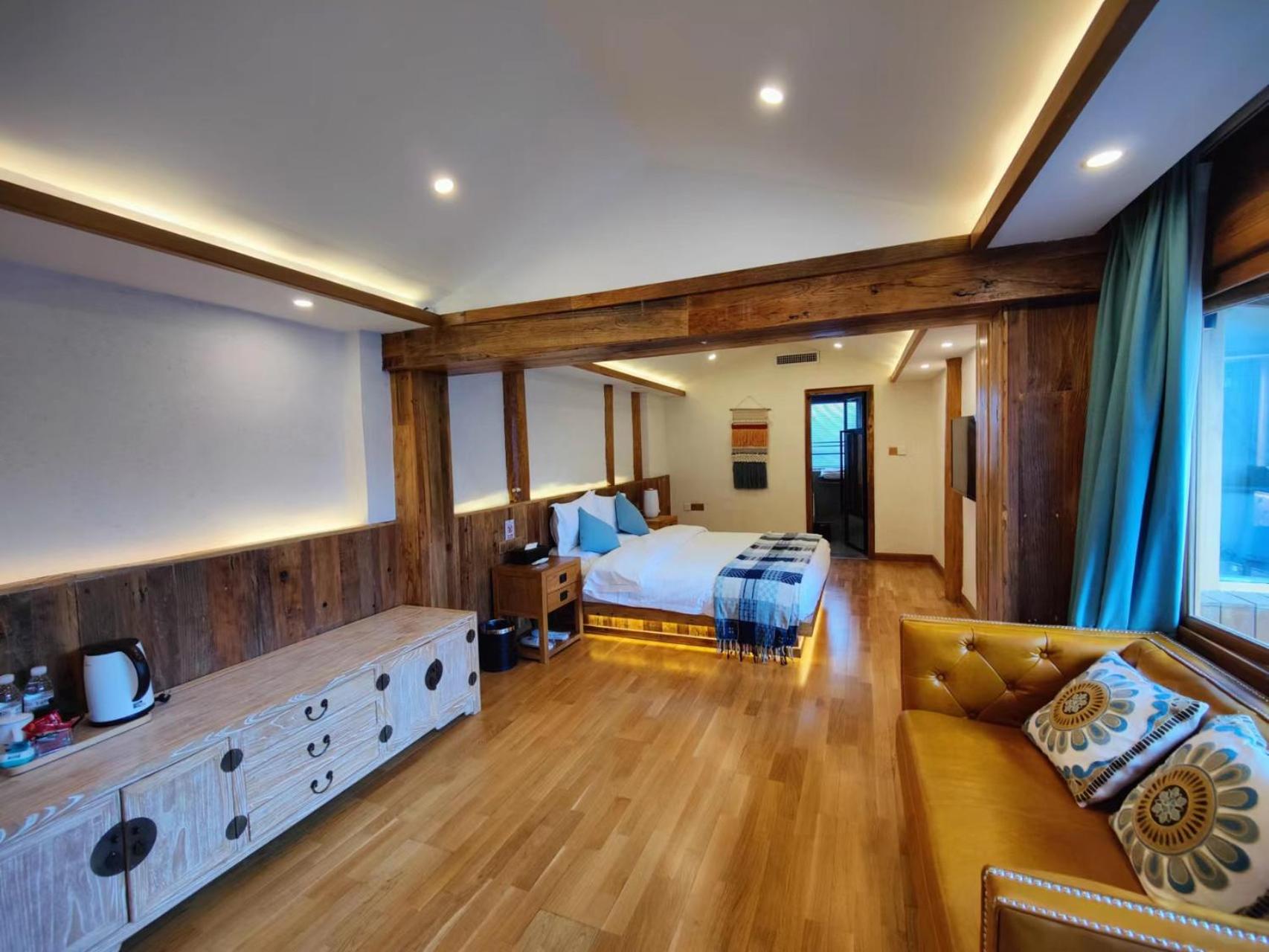 Lijiang Tinghuatang Banshan Hotel